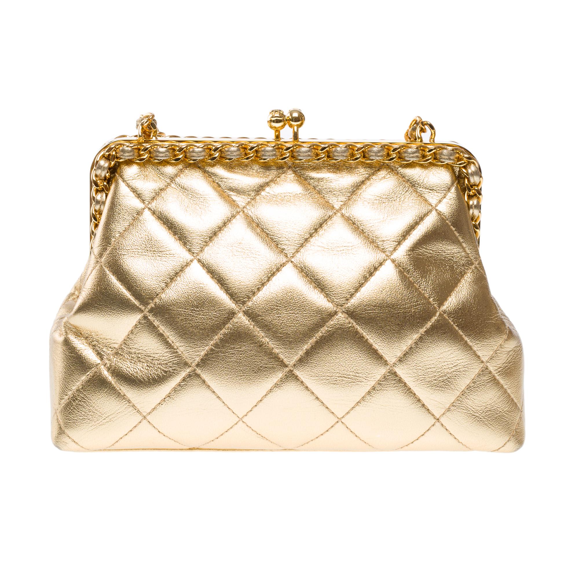 De las mujeres Raro bolso Chanel de piel acolchada dorada metalizada, GHW en venta