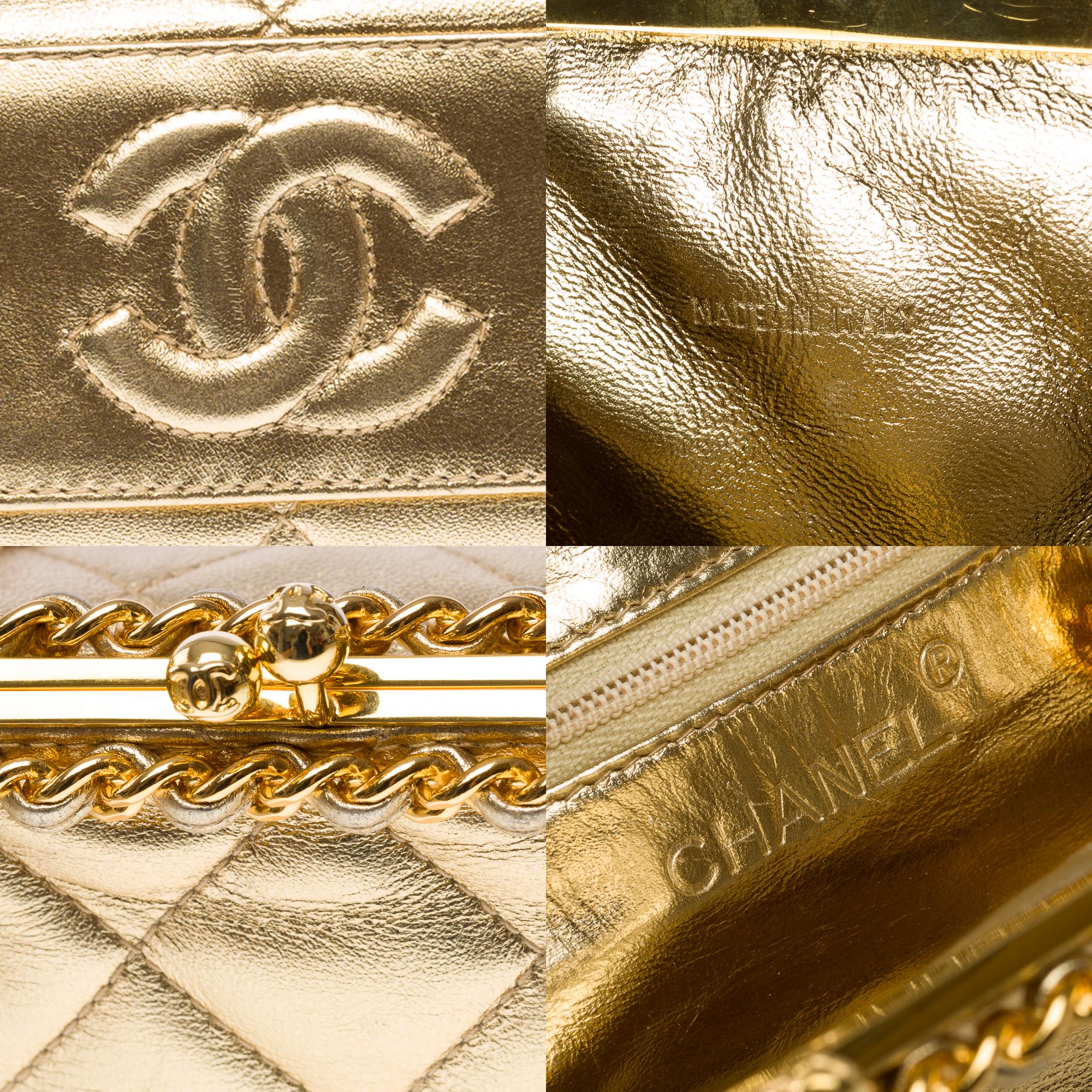 Raro bolso Chanel de piel acolchada dorada metalizada, GHW en venta 3