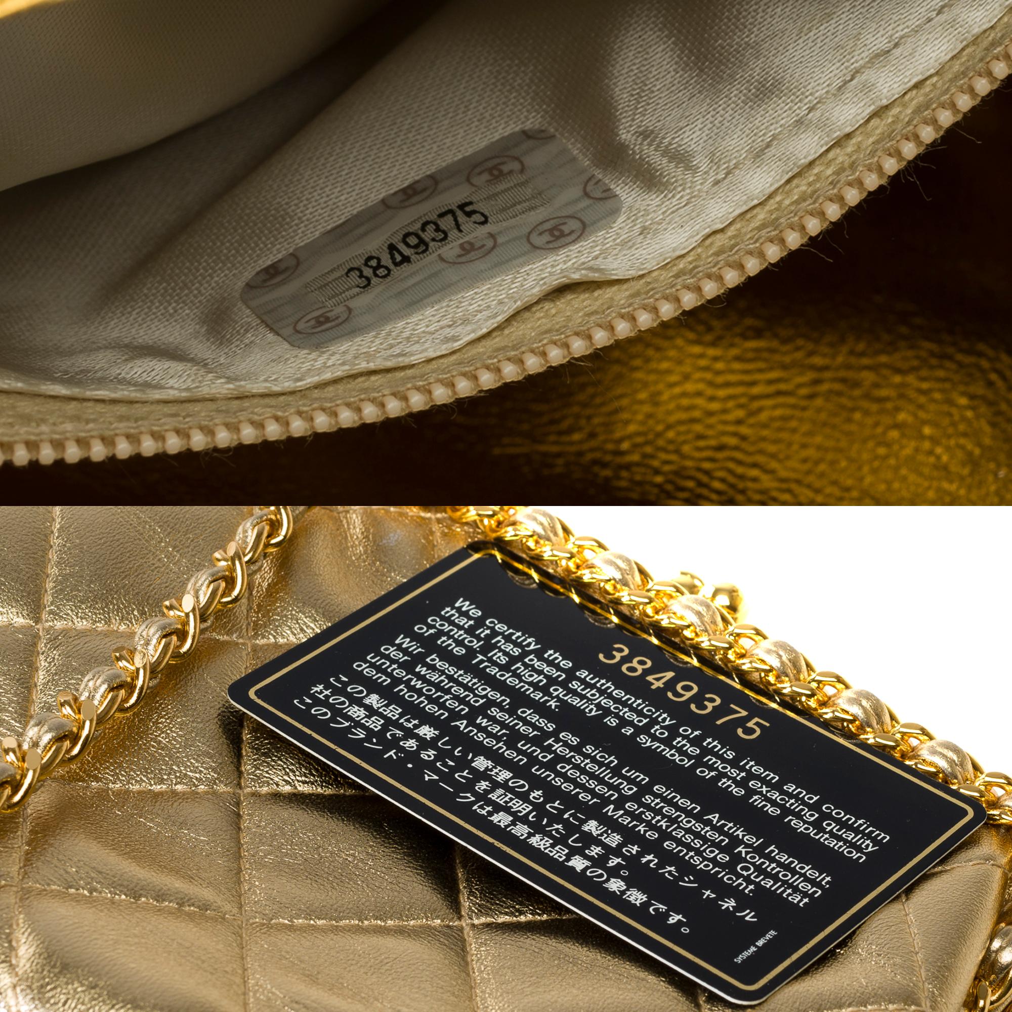 Raro bolso Chanel de piel acolchada dorada metalizada, GHW en venta 4