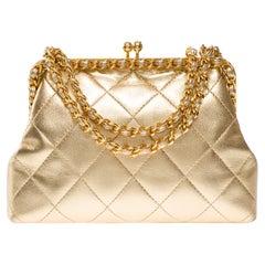 Rare Chanel shoulder bag in metallic gold quilted leather, GHW