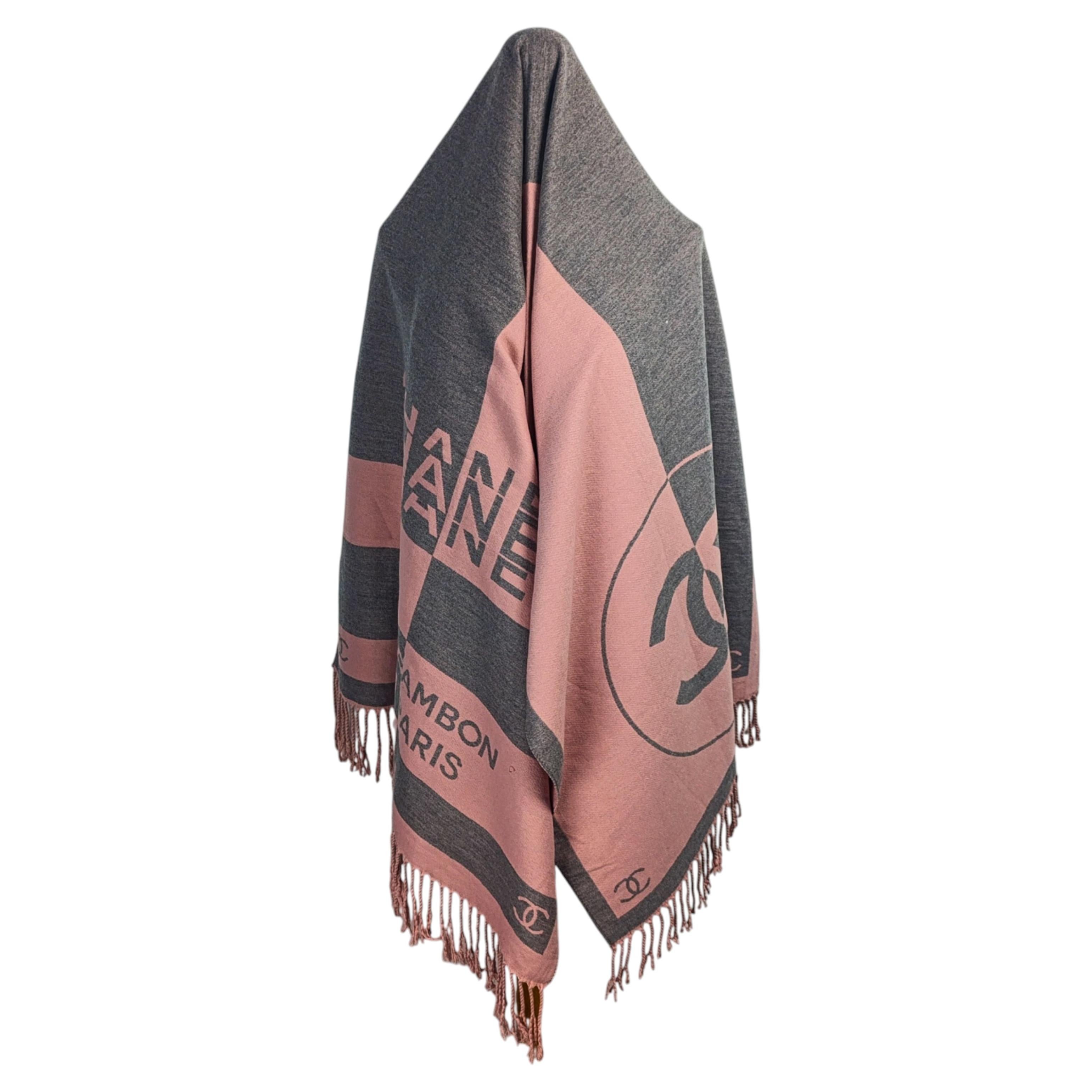 Pañuelo raro de Chanel de la colección de primavera de 2012, de cachemira y seda, con estampado jacquard «Rue Cambon», fabricado en Francia