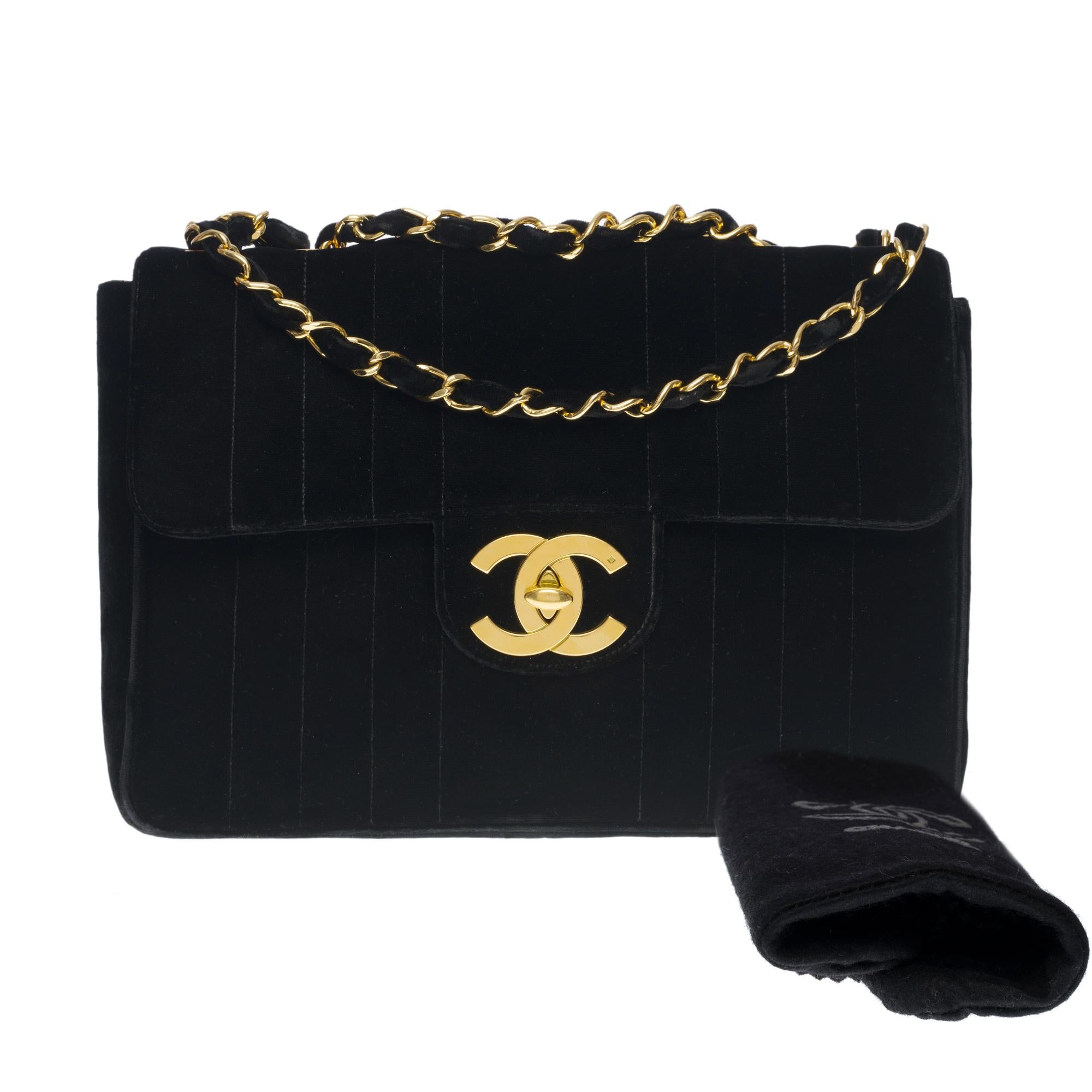 Rare Chanel Timeless Jumbo single flap shoulder bag in black quilted velvet, GHW 3