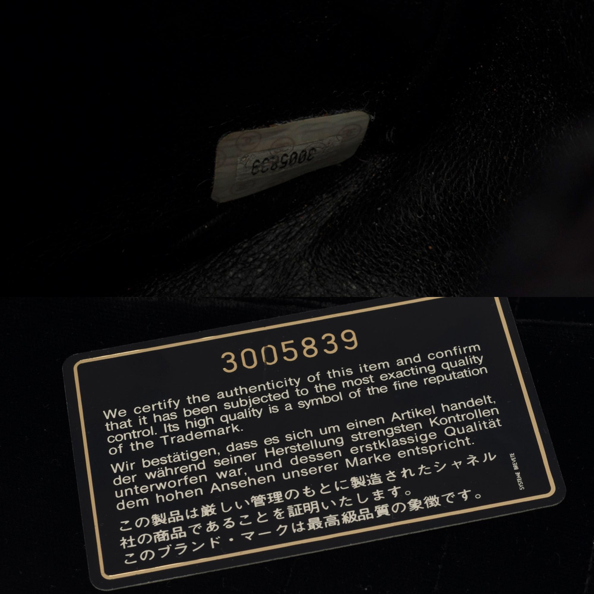 Black Rare Chanel Timeless Jumbo single flap shoulder bag in black quilted velvet, GHW