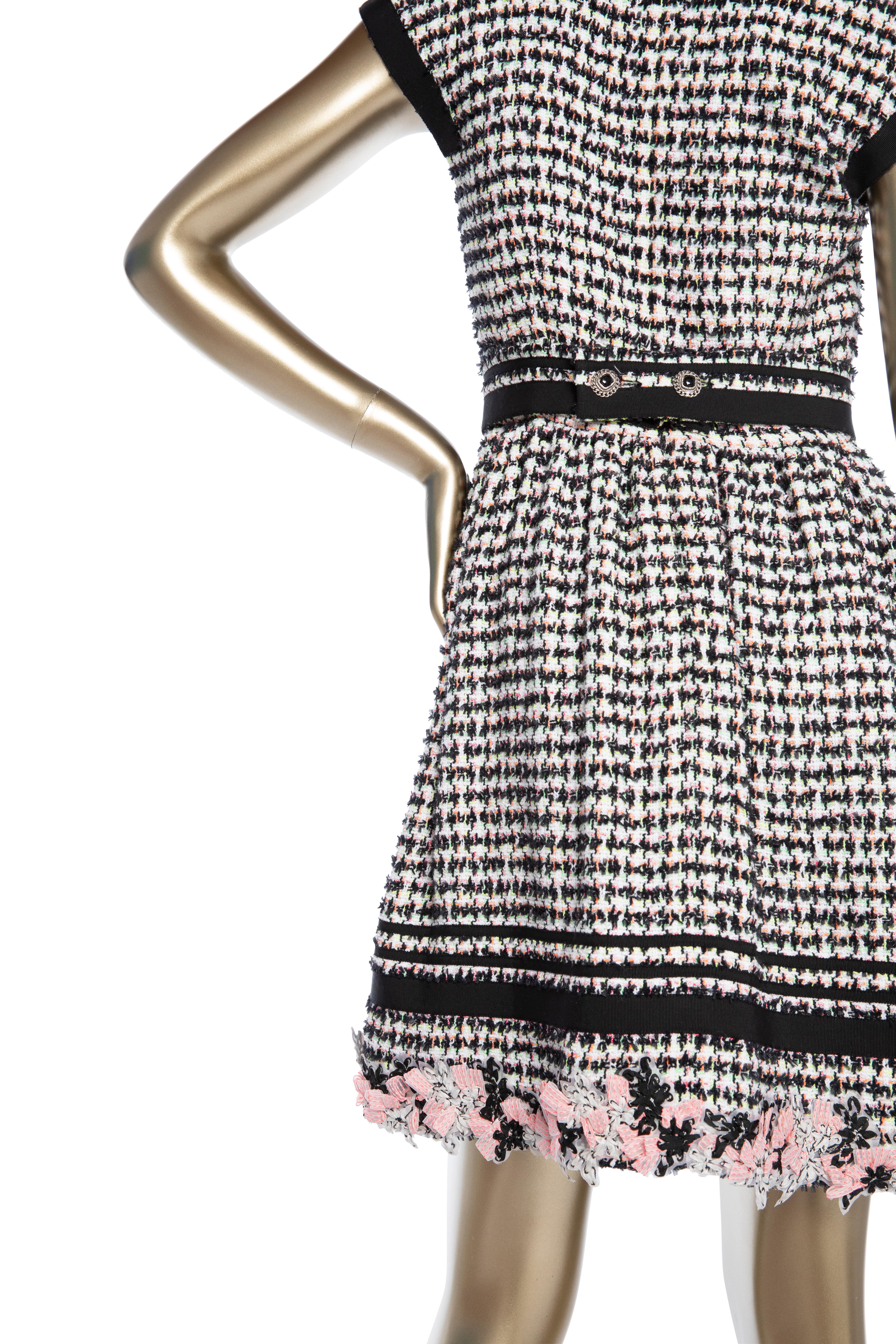 Rare Chanel Tweed Dress From 2010 Spring Collection. For Sale 6
