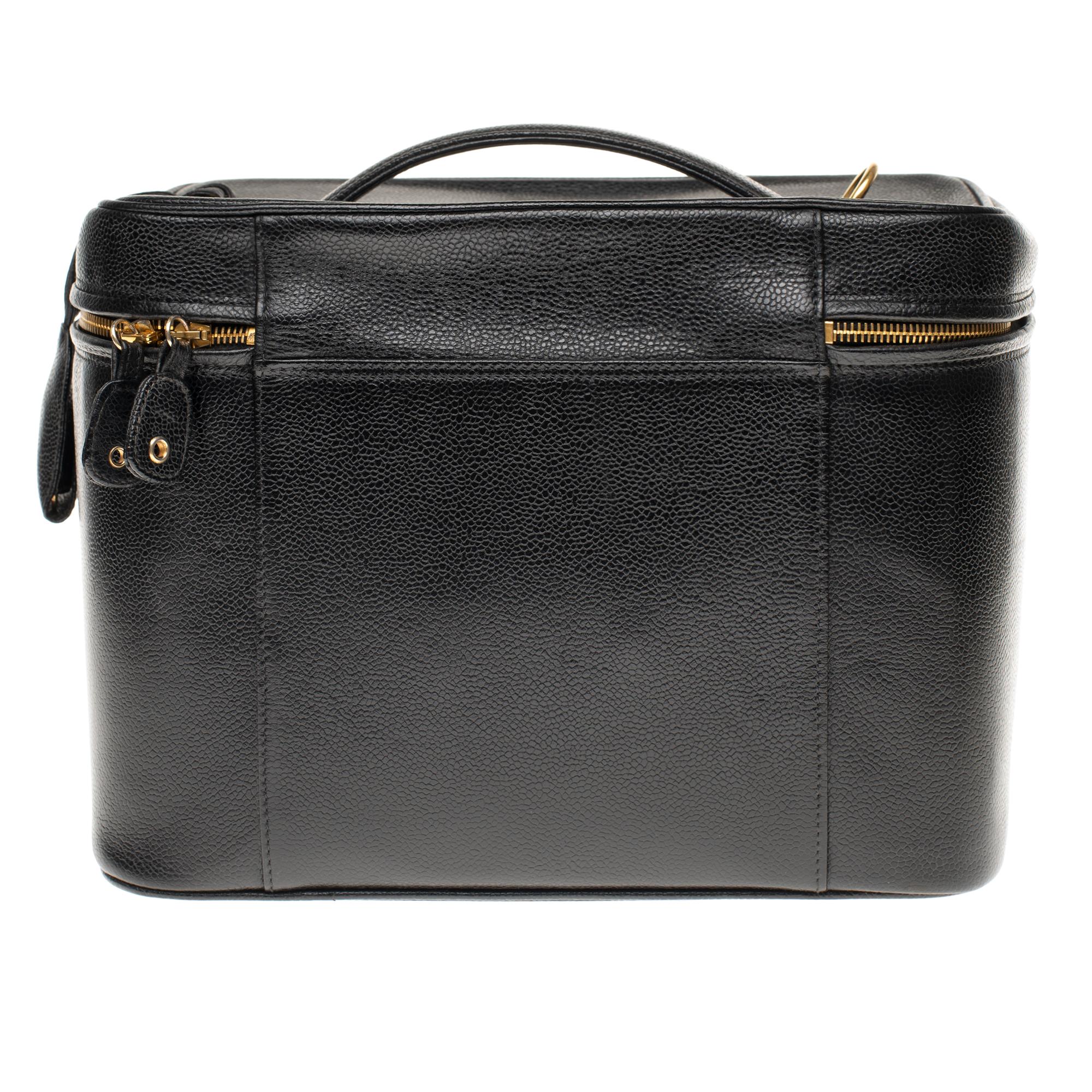 Amazing and rare Chanel Vanity Case in black caviar leather, gold metal trim, removable handle in black caviar leather.
Signature: 