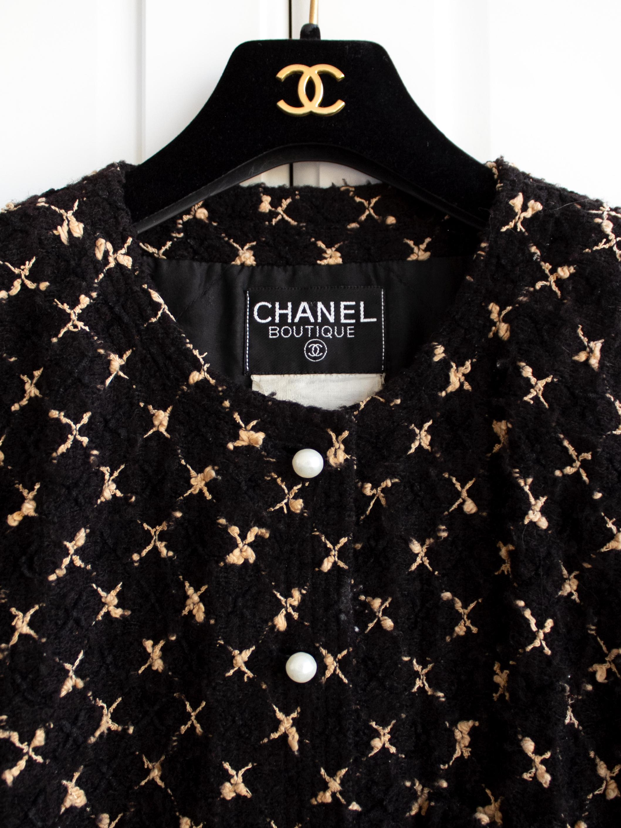 Rare Chanel Vintage 1980s Karl Black Beige White Pearl X Tweed Jacket In Good Condition In Jersey City, NJ
