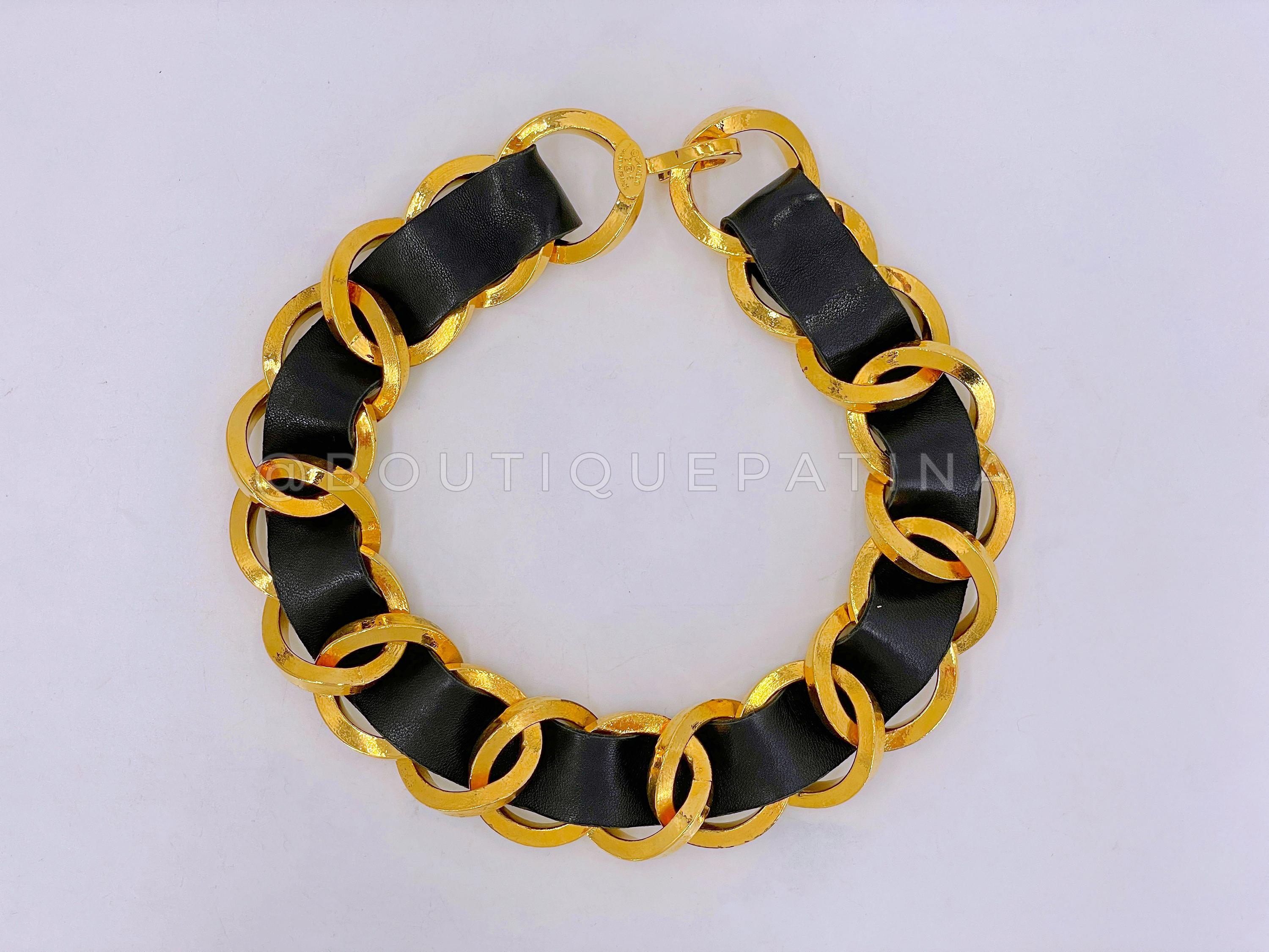 Store item: 66845
Rare Chanel Vintage Collection 26 Chunky Woven Chain Choker Necklace 24k gold plated

As seen on Linda Evangelista in her campaign ads for Lagerfeld's 