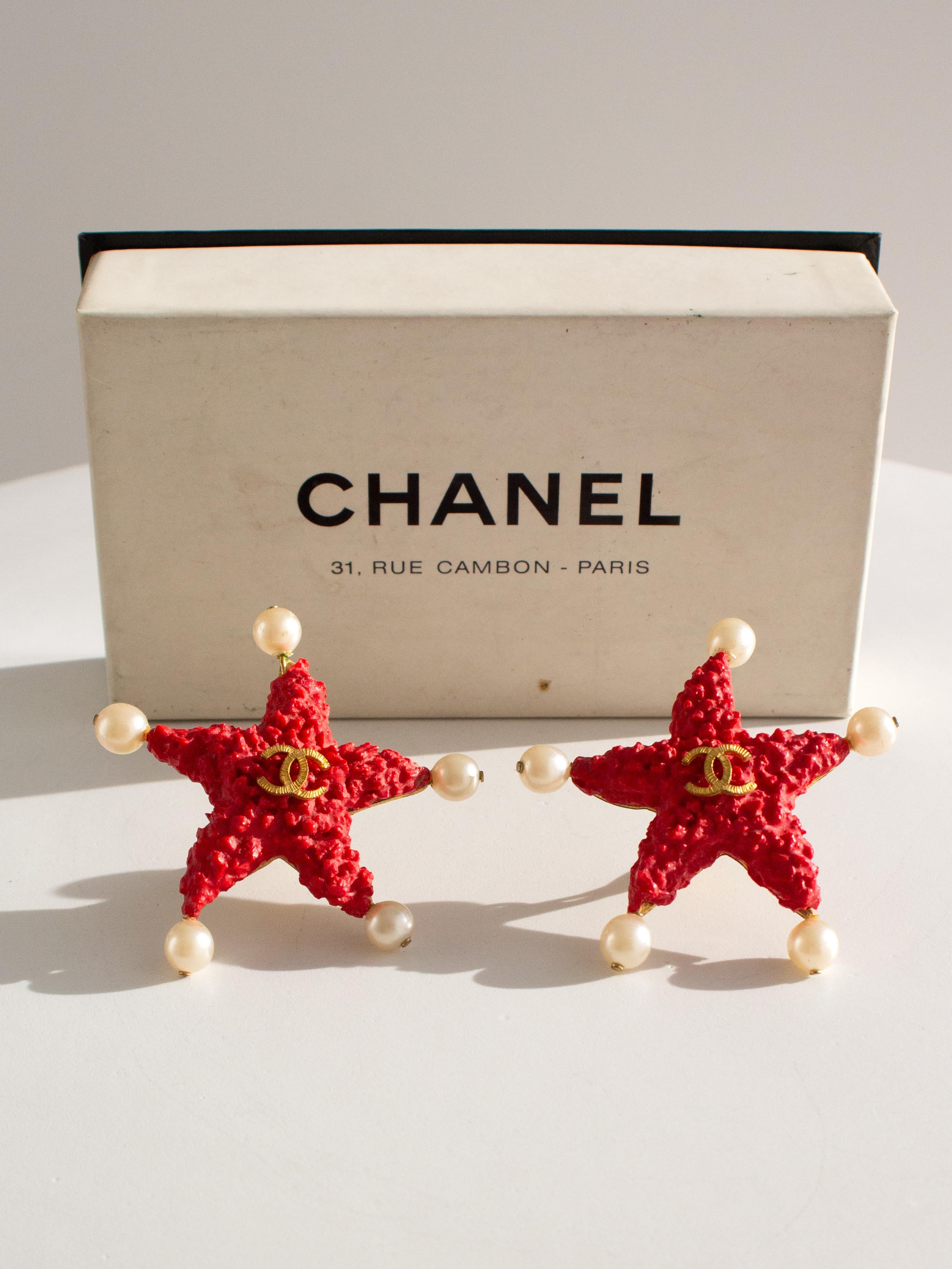 Seltene Chanel Vintage Cruise 1993 Seestern Lava Rot Perle 93C Ohrringe im Zustand „Gut“ im Angebot in Jersey City, NJ
