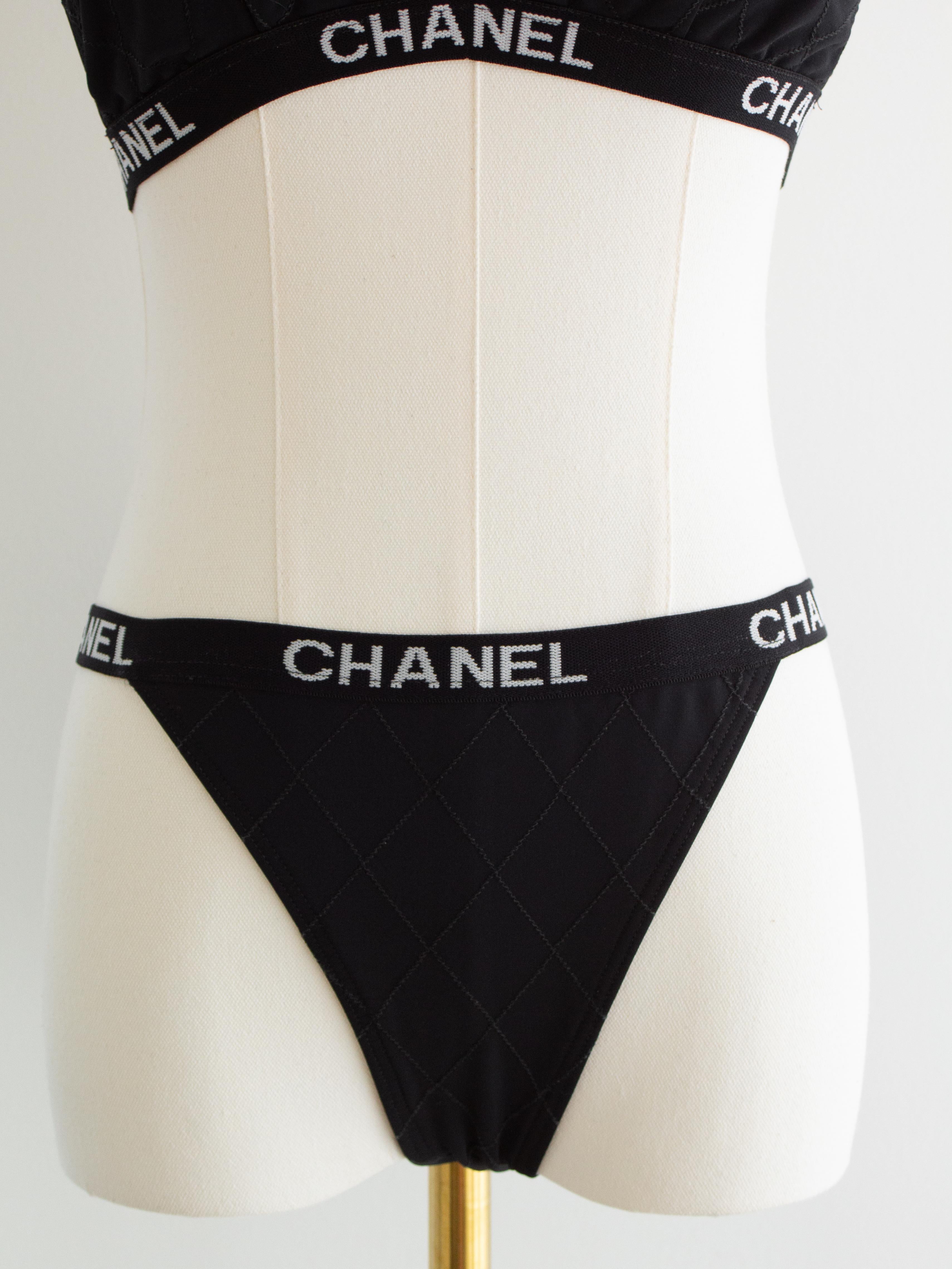 Seltener Chanel Vintage Cruise 1994 Gesteppt Schwarz Weiß Logo 94C Bikini Badeanzug im Angebot 1