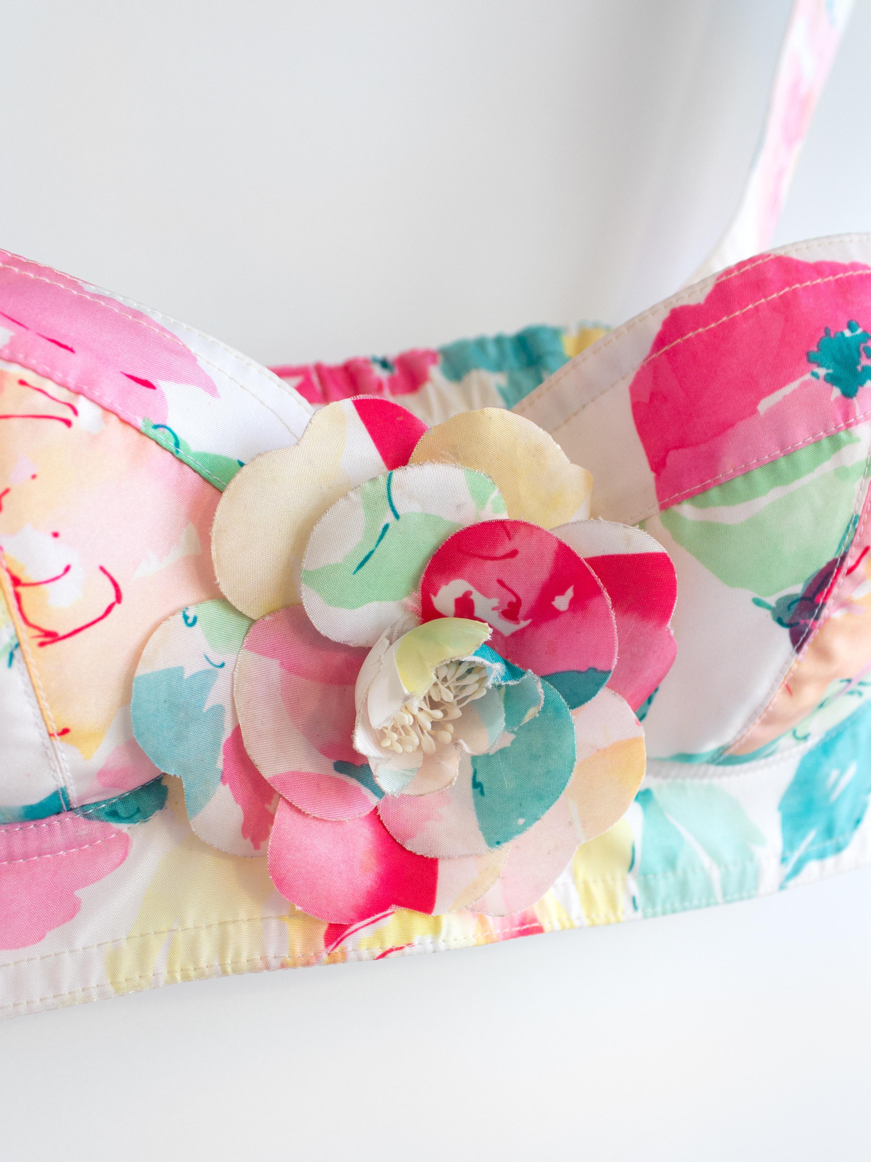 Rare Chanel Vintage Cruise 1995 Multicolor Floral Bustier Bra Shorts 95C Set In Good Condition In Jersey City, NJ