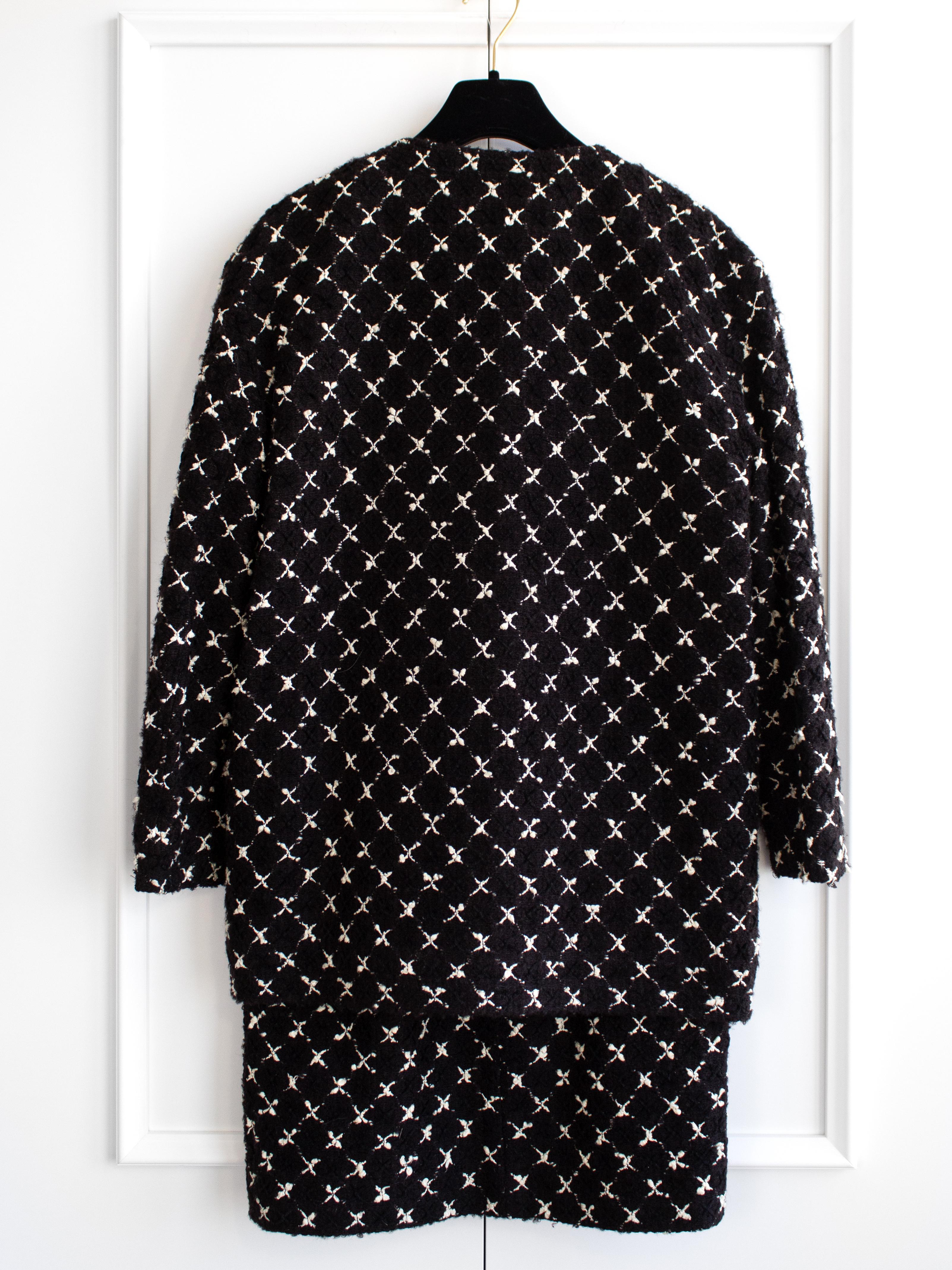 Women's Rare Chanel Vintage F/W 1987 Karl Black White Pearl X Tweed Jacket Skirt Suit For Sale