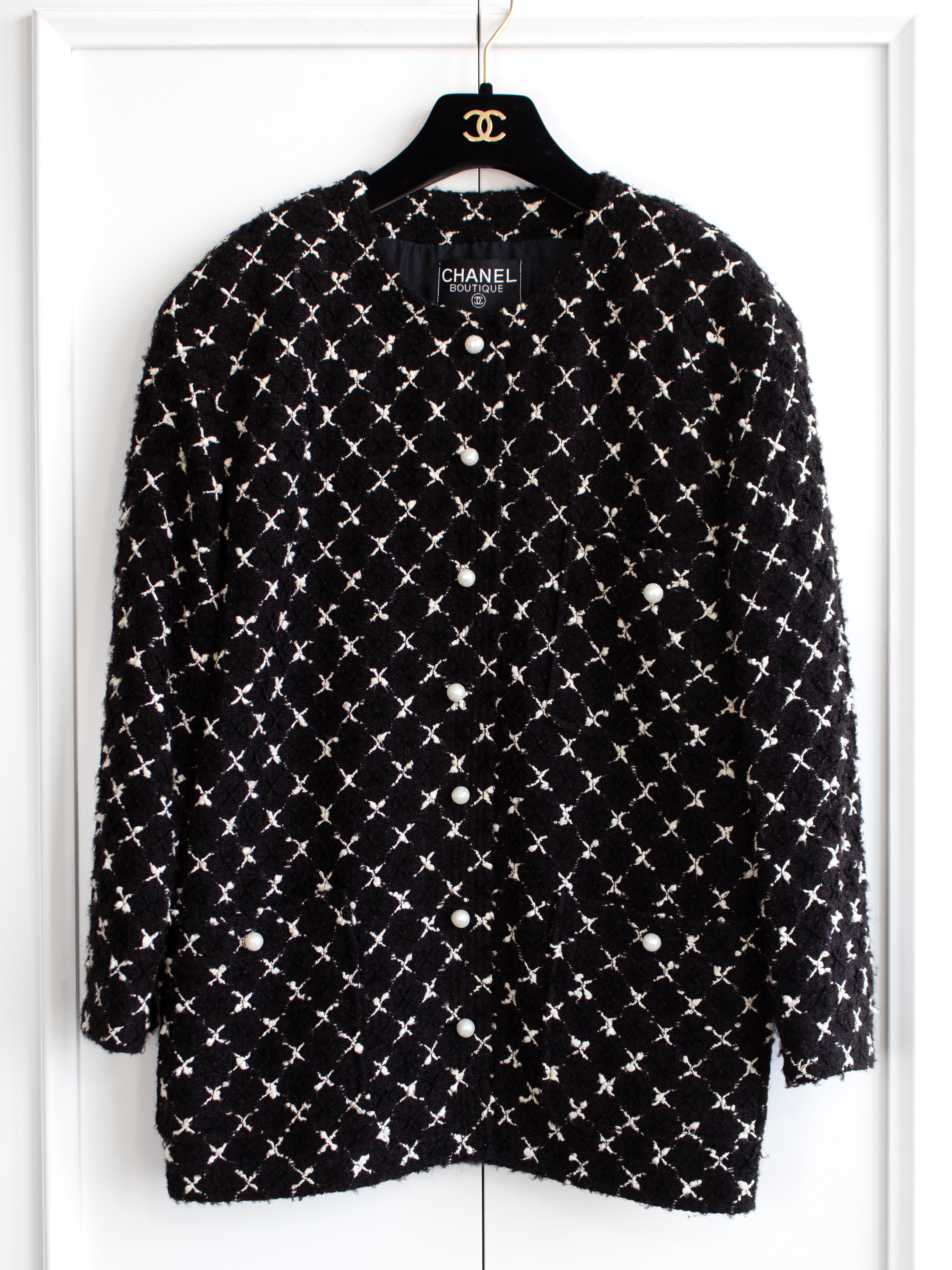 Chanel Vintage F/W 1987 Karl Black White Pearl X Tweed Jacket jupe tailleur en vente 2
