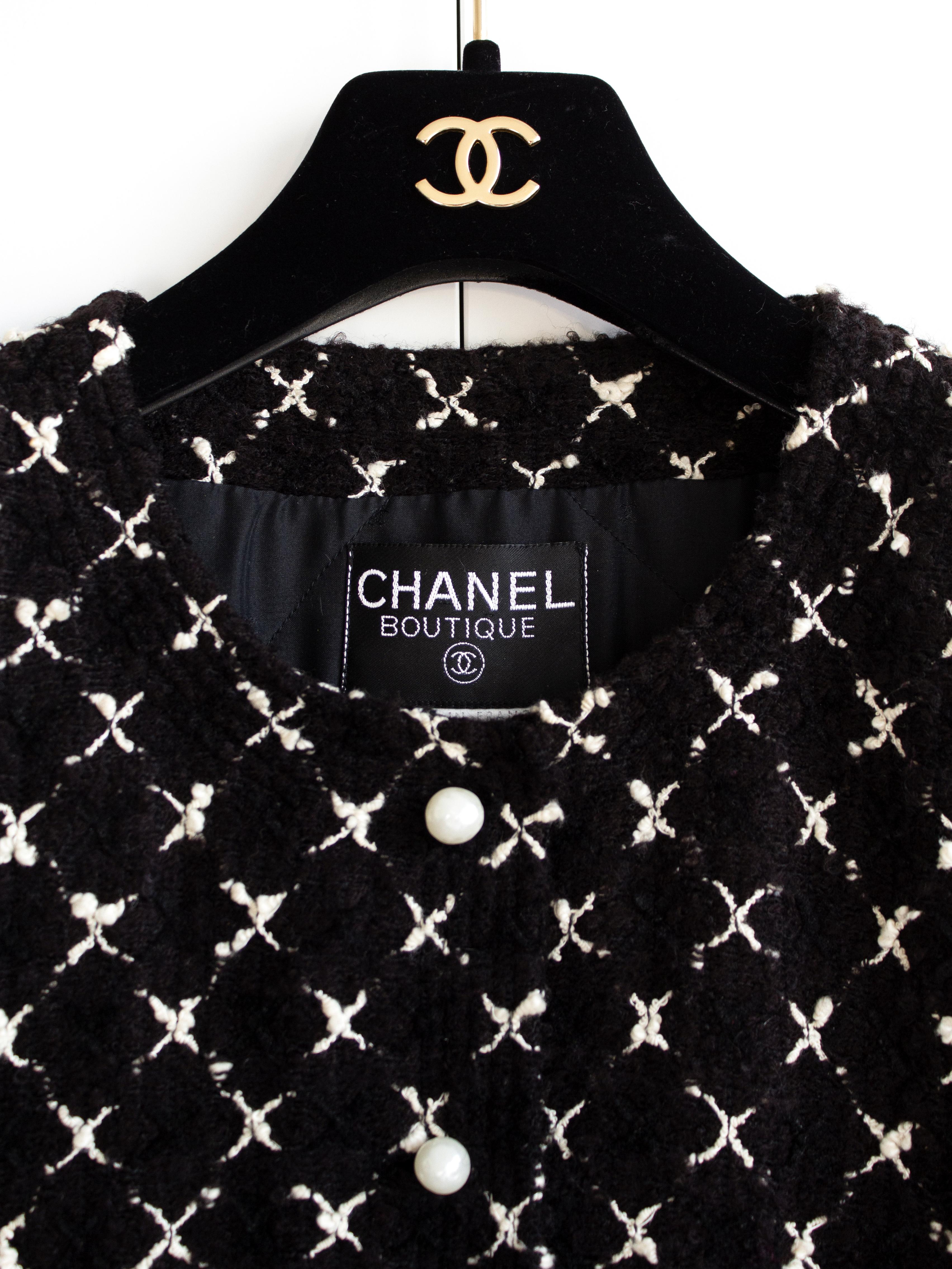 Rare Chanel Vintage F/W 1987 Karl Black White Pearl X Tweed Jacket Skirt Suit For Sale 3