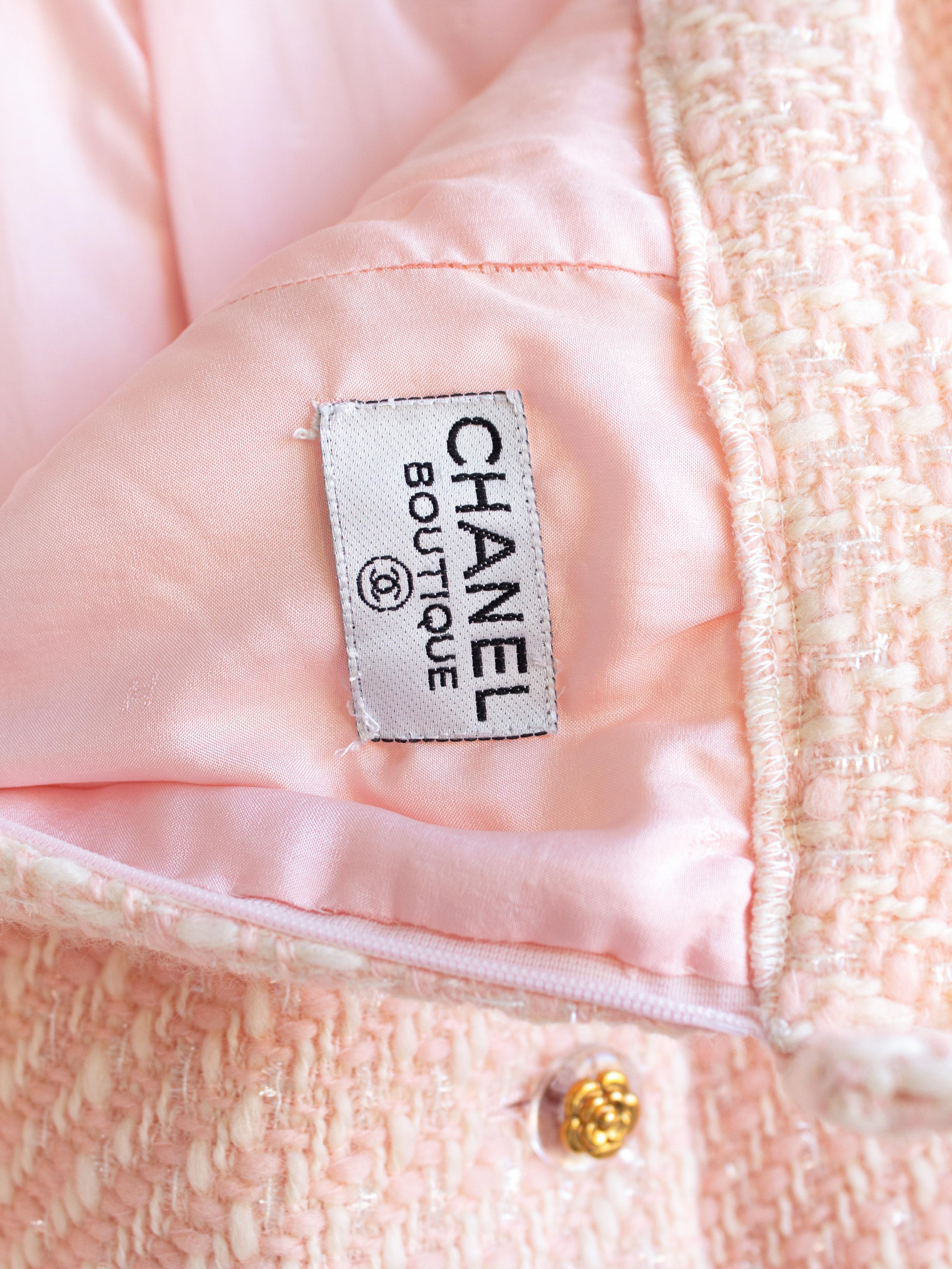 Chanel, tailleur jupe et veste camellia vintage en tweed rose et or, rare, P/E 1992 en vente 11