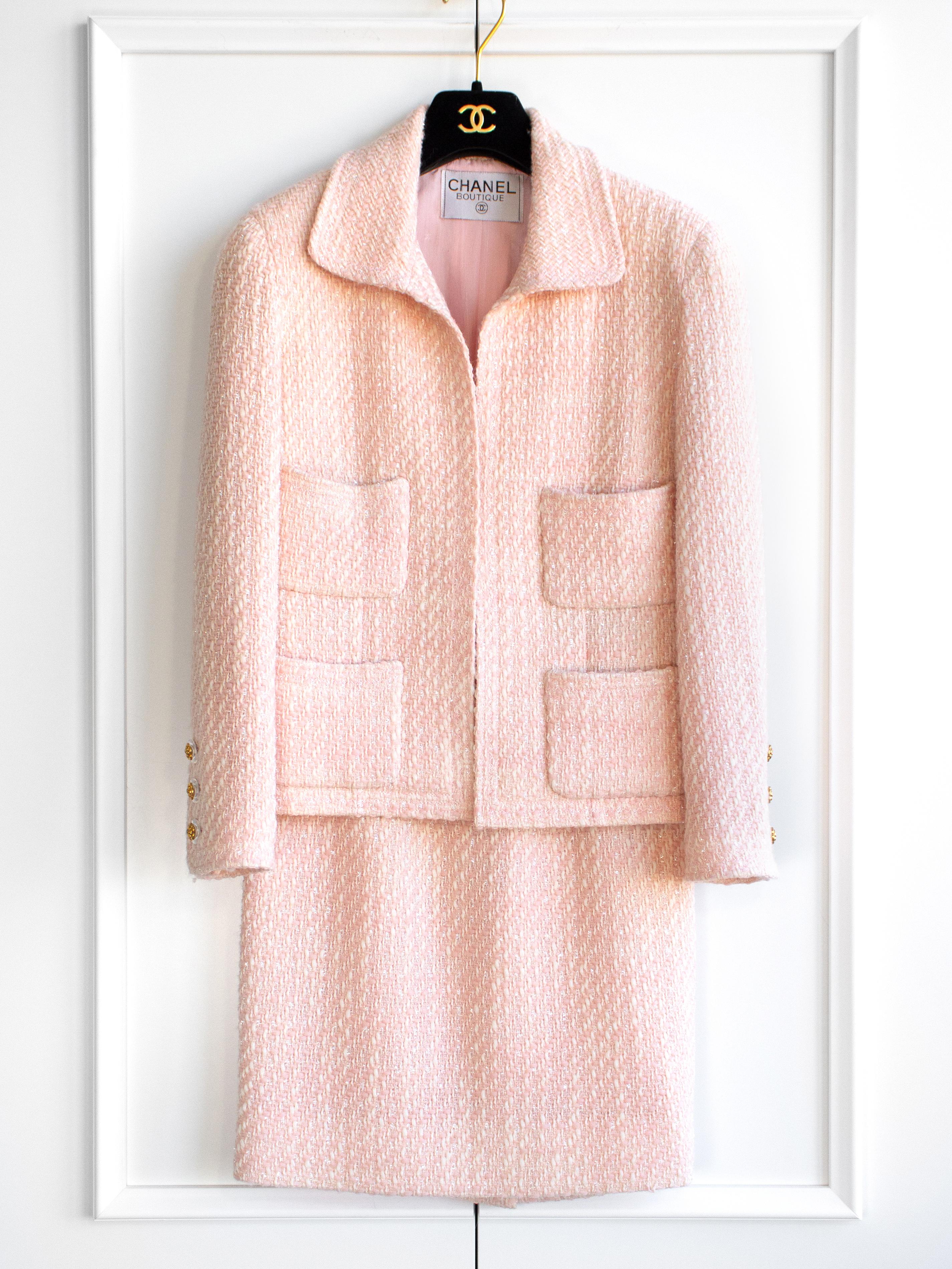 Rare Chanel Vintage S/S 1992 Pink Tweed Gold Camellia Jacket Skirt Suit In Good Condition For Sale In Jersey City, NJ