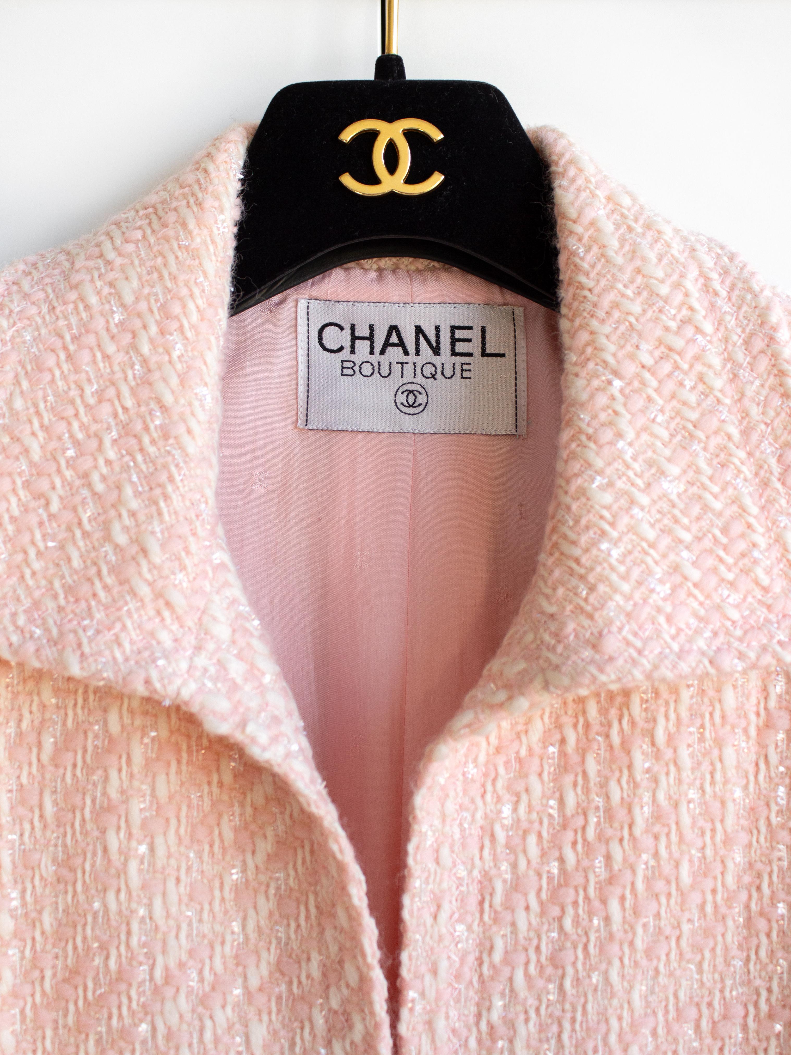 Chanel, tailleur jupe et veste camellia vintage en tweed rose et or, rare, P/E 1992 en vente 1