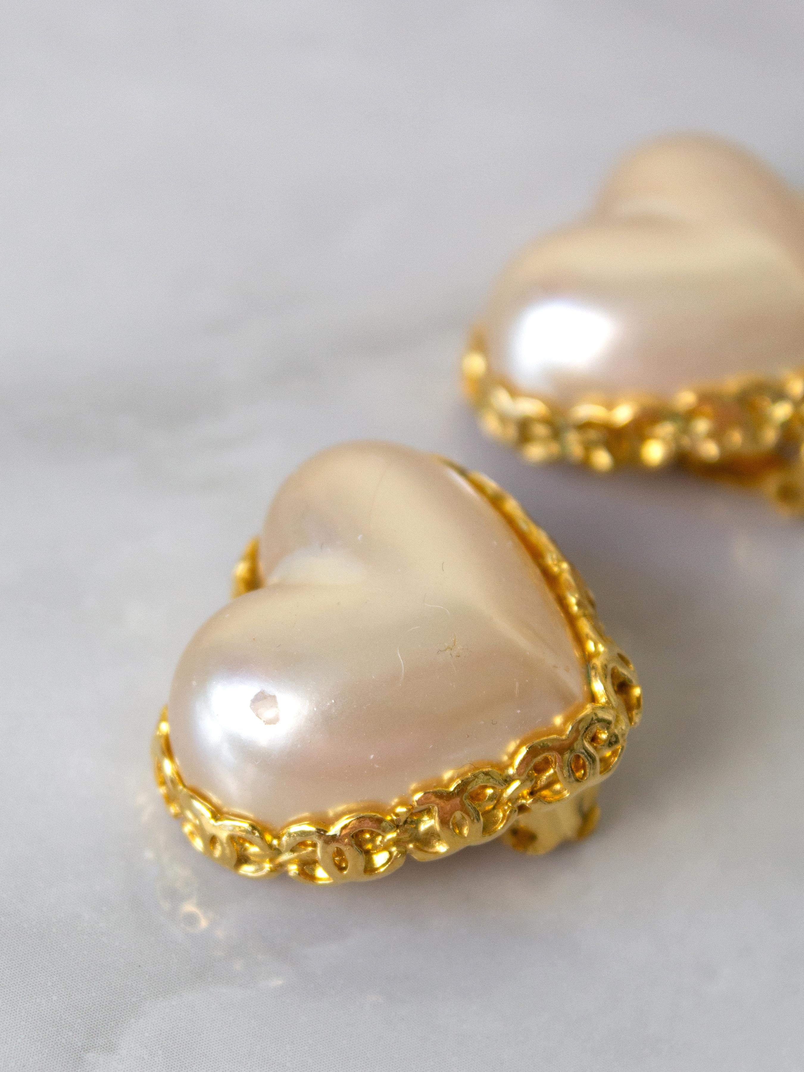 Rare Chanel Vintage S/S1992 Pearl Heart Gold Collection 28 Clip Earrings Brooch  For Sale 6