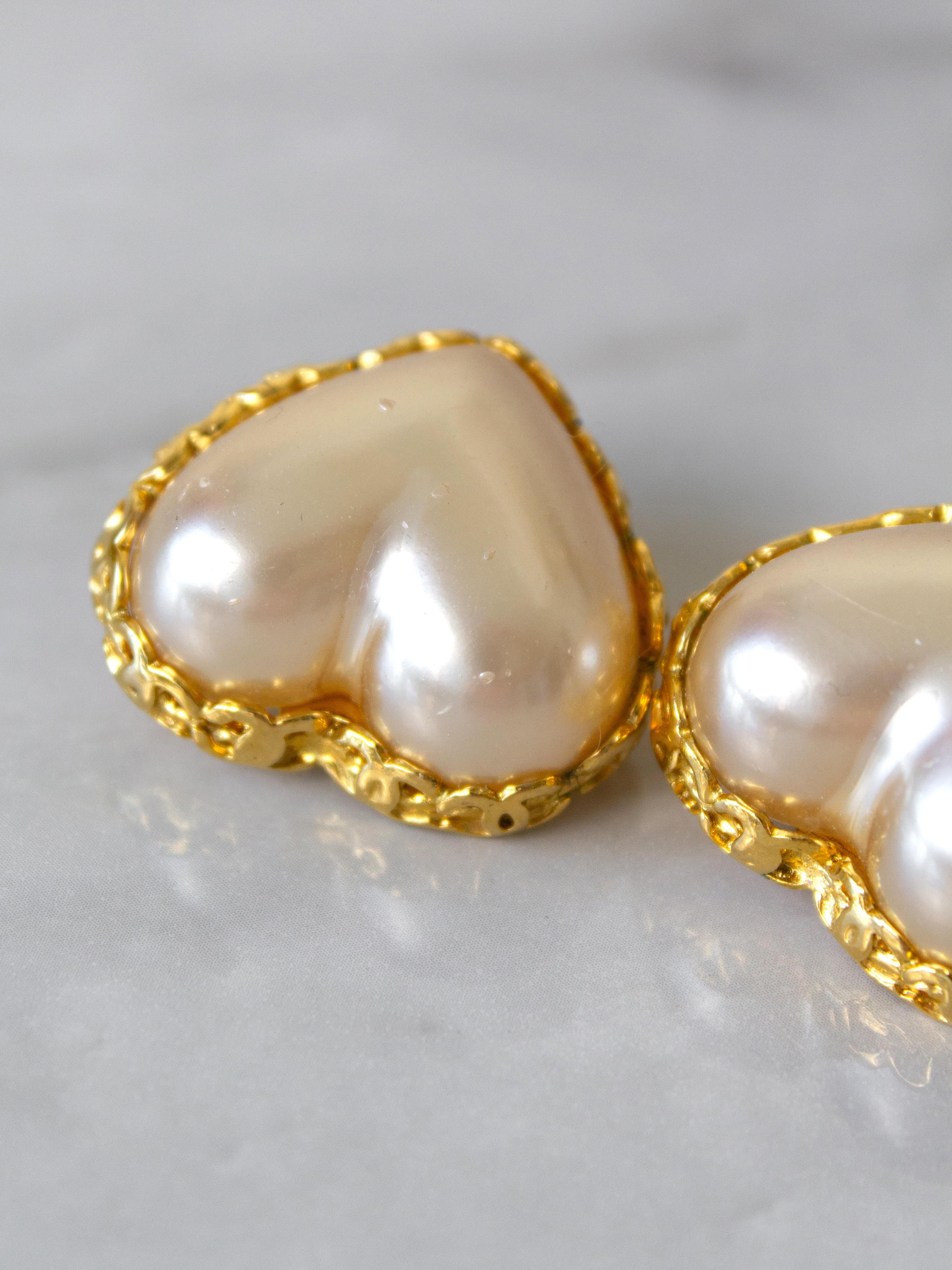 Rare Chanel Vintage S/S1992 Pearl Heart Gold Collection 28 Clip Earrings Brooch  For Sale 7