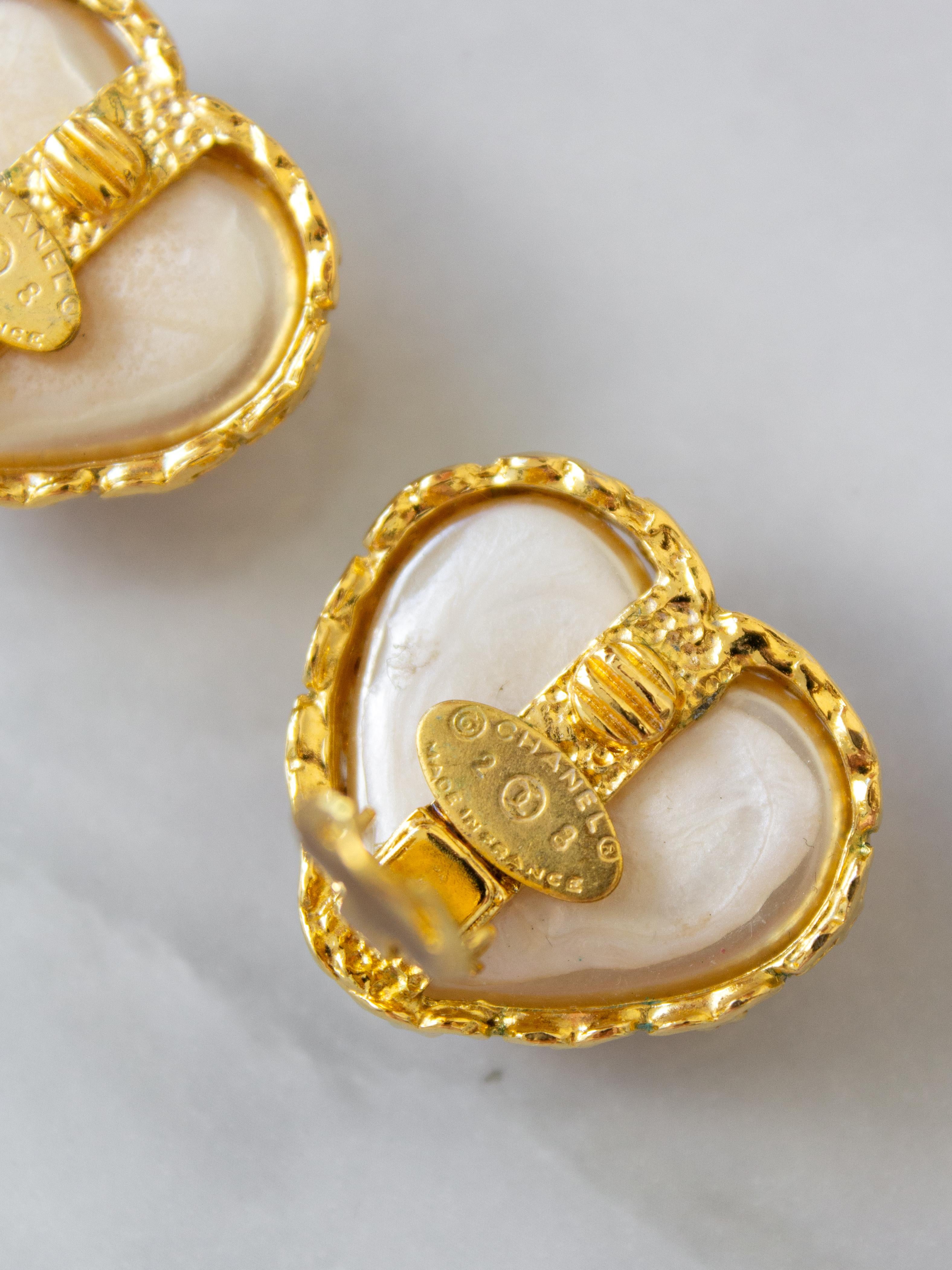 Seltene Chanel Vintage S/S1992 Perle Herz Gold Kollektion 28 Clip Ohrringe Brosche  im Angebot 10