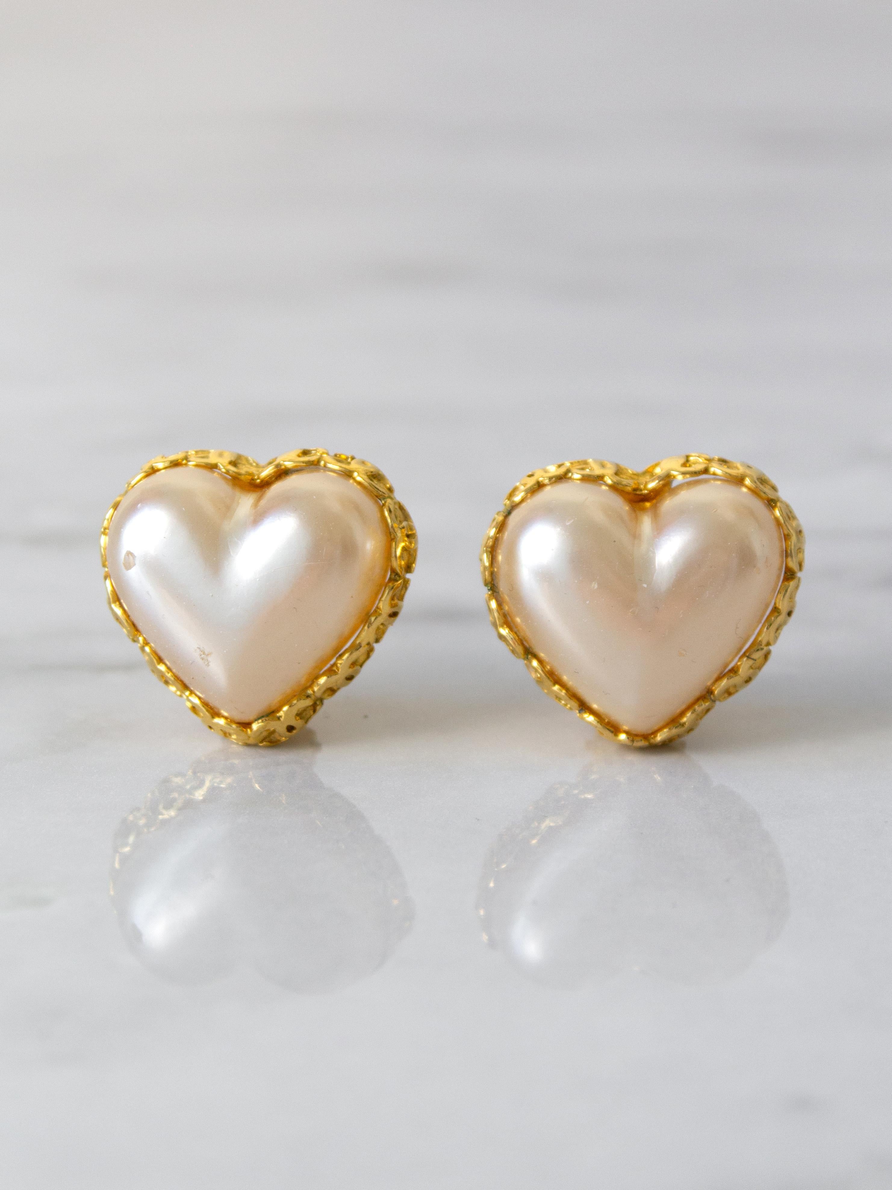 Rare Chanel Vintage S/S1992 Pearl Heart Gold Collection 28 Clip Earrings Brooch  For Sale 3