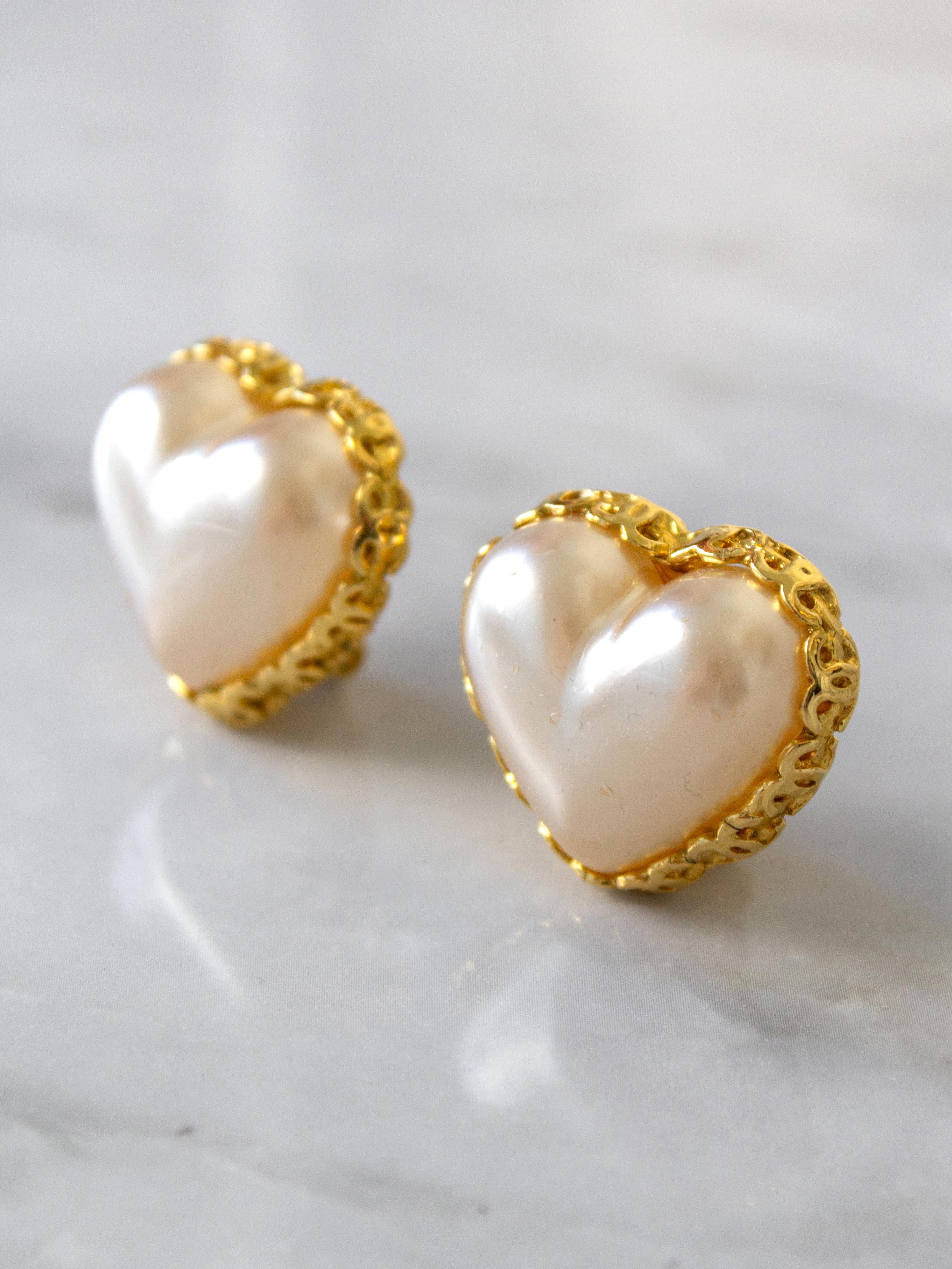 Rare Chanel Vintage S/S1992 Pearl Heart Gold Collection 28 Clip Earrings Brooch  For Sale 4