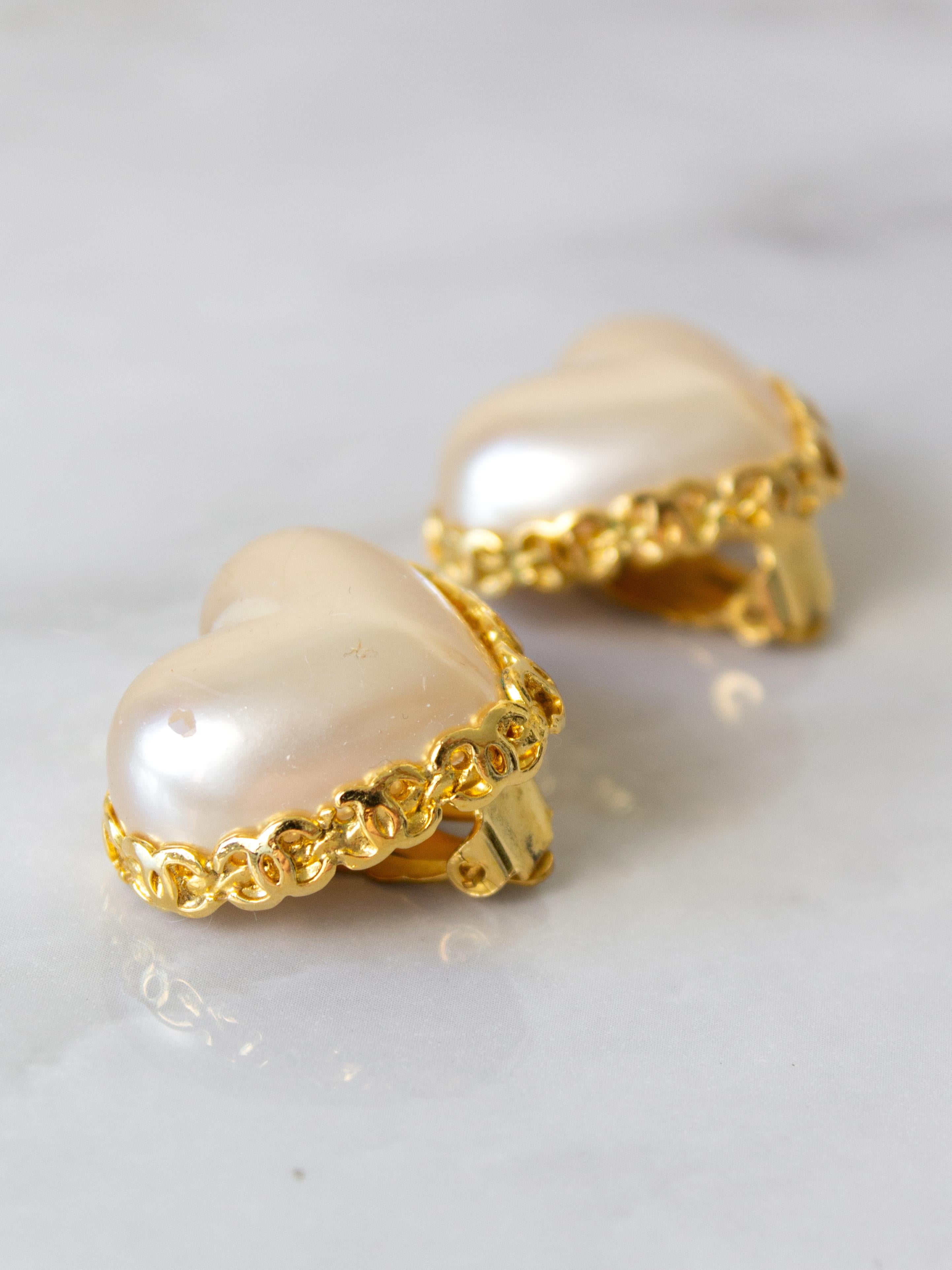 Rare Chanel Vintage S/S1992 Pearl Heart Gold Collection 28 Clip Earrings Brooch  For Sale 5