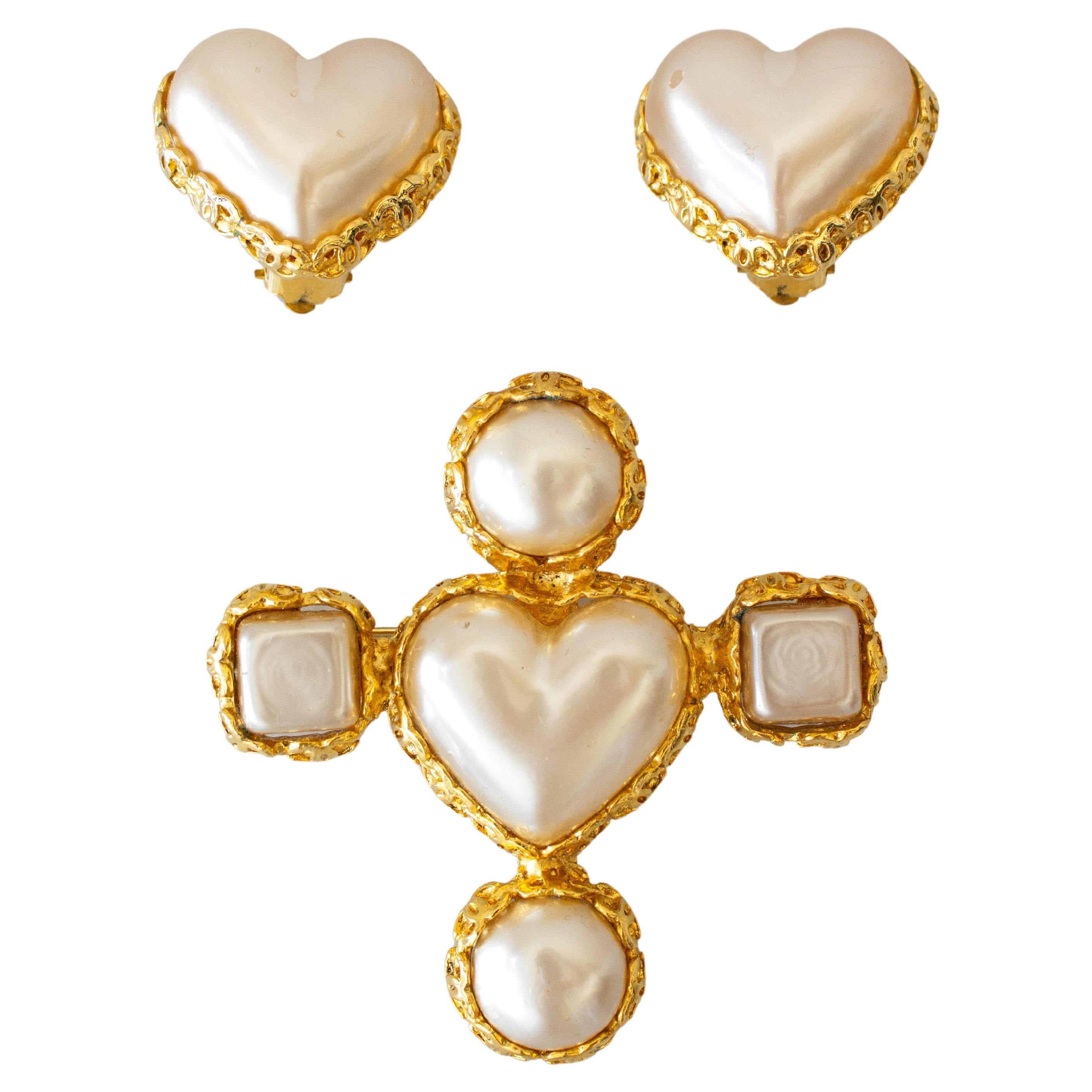Rare Chanel Vintage S/S1992 Pearl Heart Gold Collection 28 Clip Earrings Brooch  For Sale