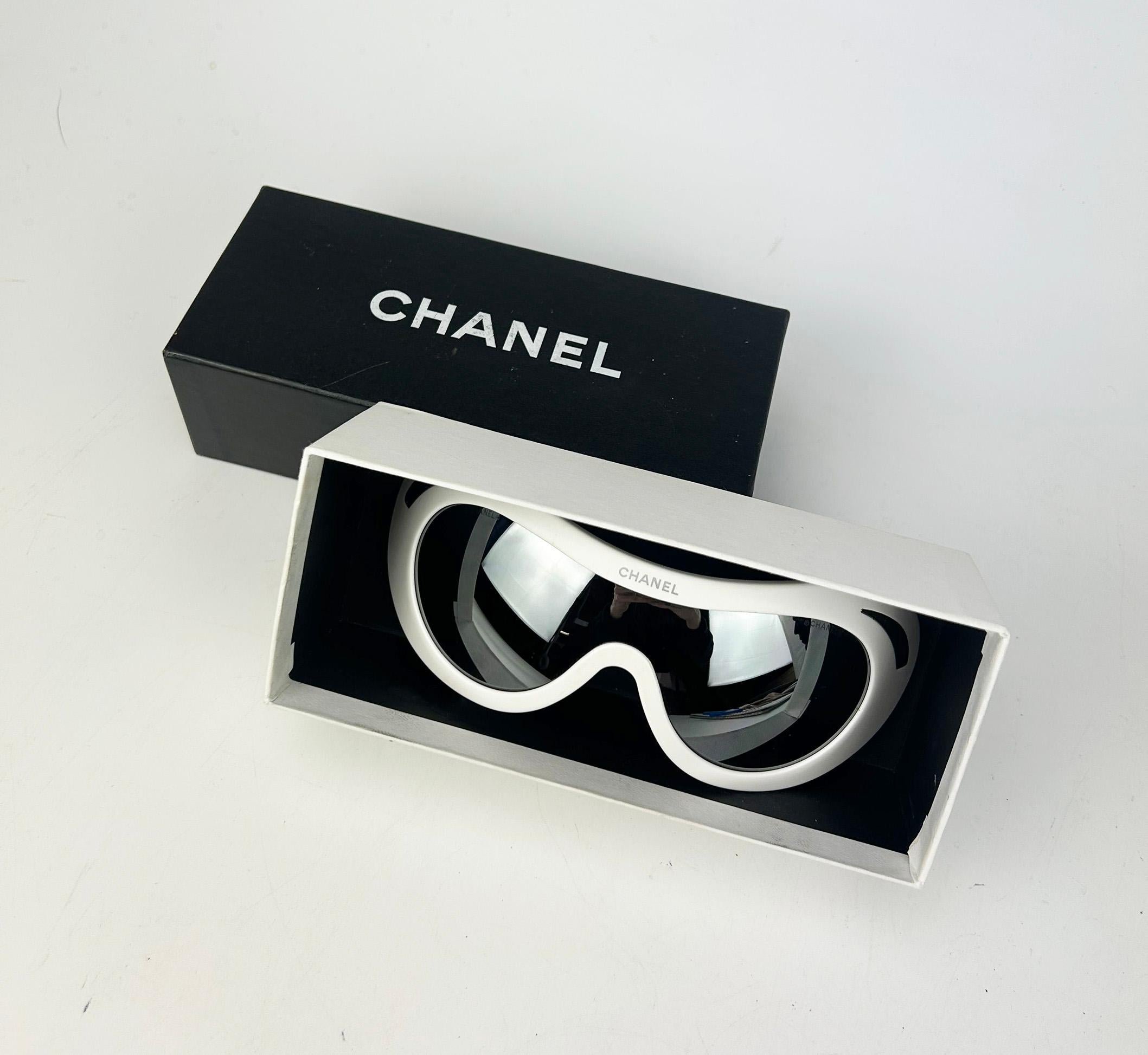 RARE Chanel Vintage Ski Sunglasses White Oversize Frame Mirror Lens c2000s For Sale 11
