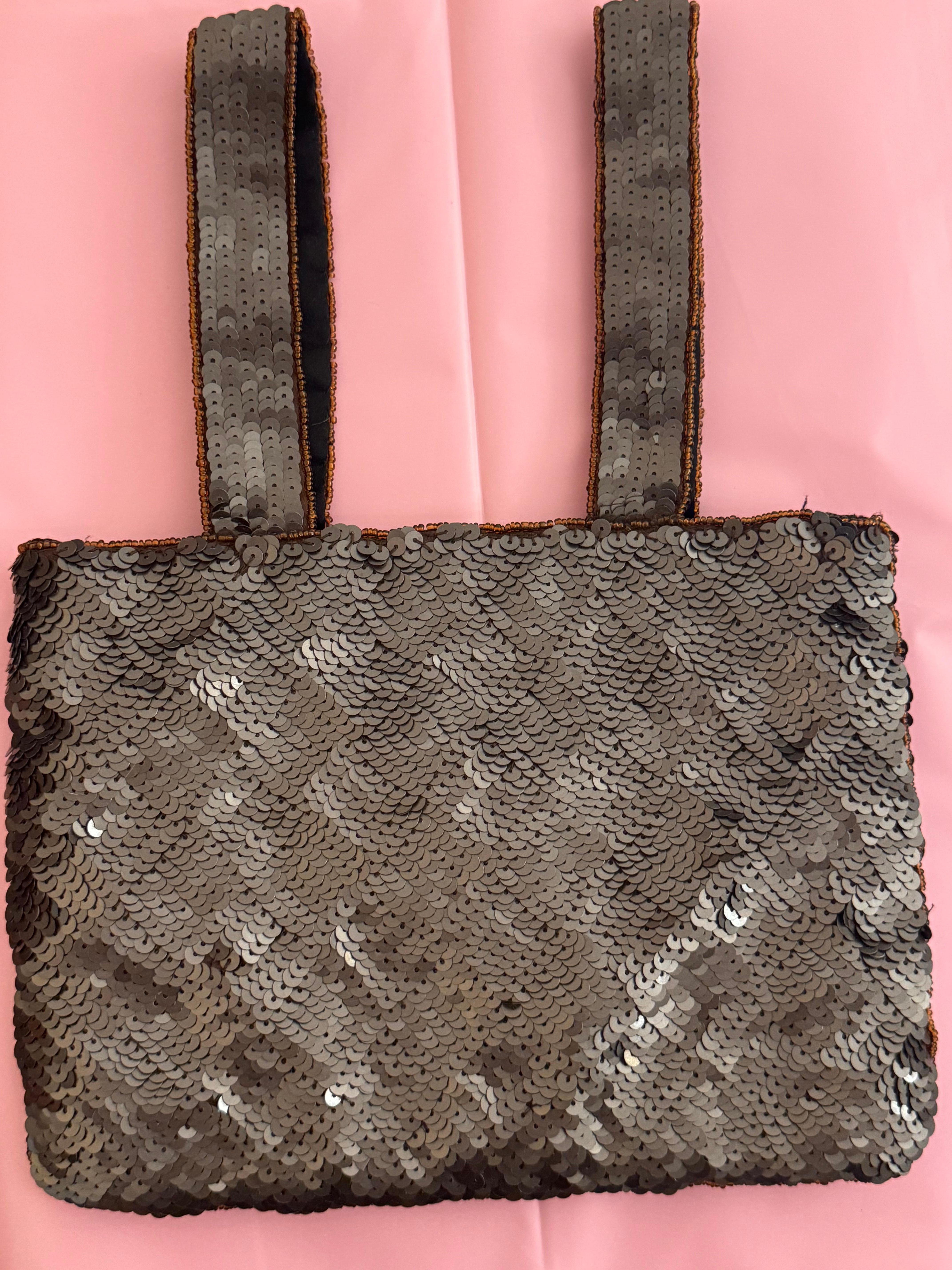 Rare Chanel vintage Trompe L’œil evening bag sequins In Excellent Condition In PARIS, FR