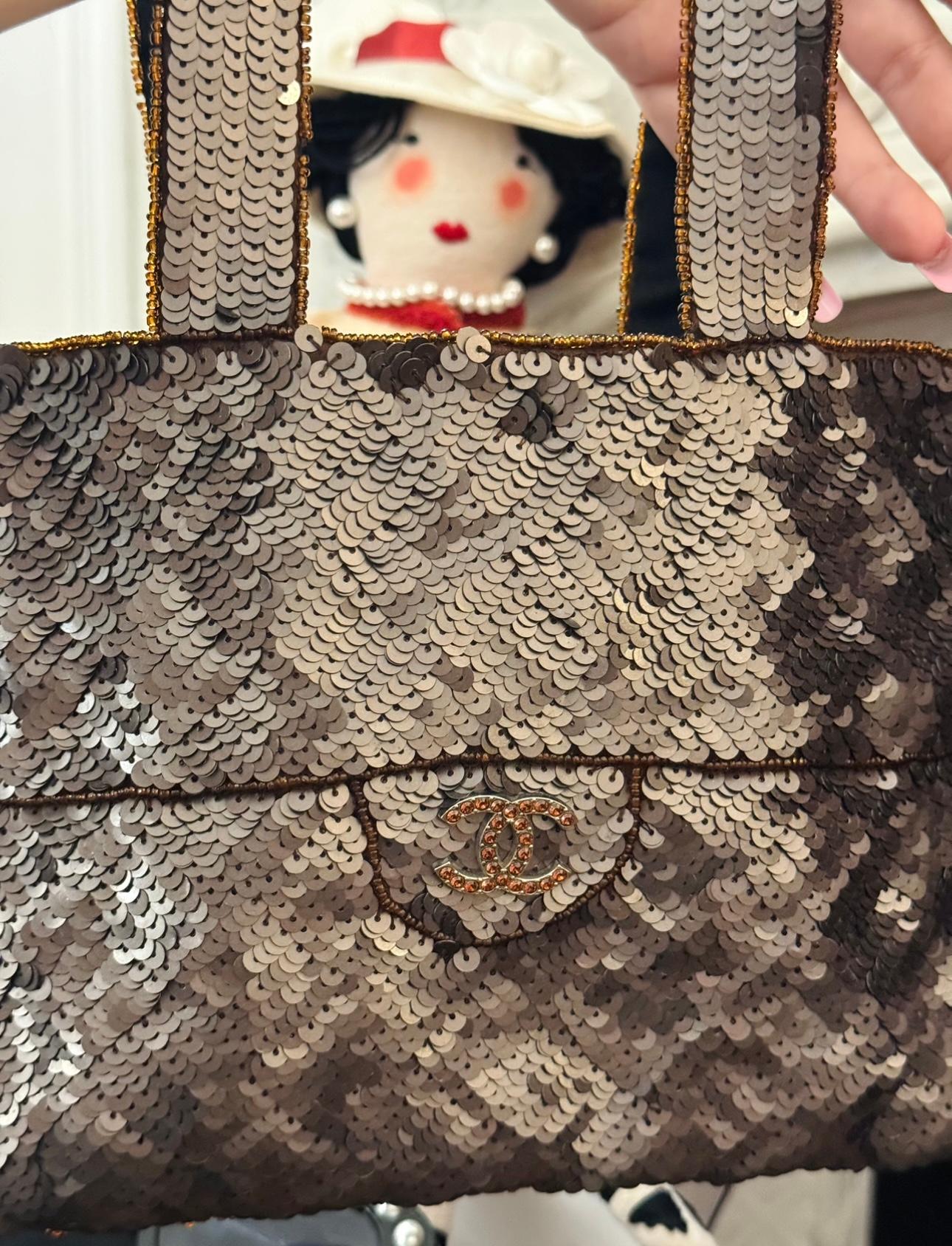 Rare Chanel vintage Trompe L’œil evening bag sequins 2