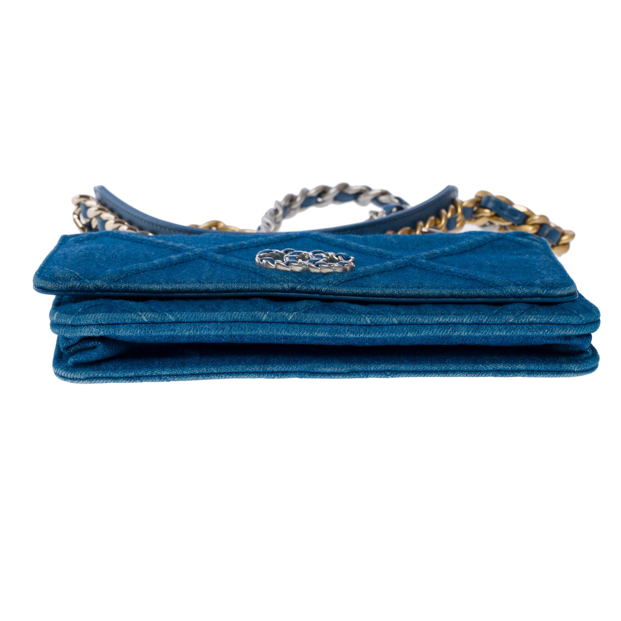 Rare Chanel Wallet on Chain (WOC) 19 shoulder bag in Blue Quilted Denim For Sale 6