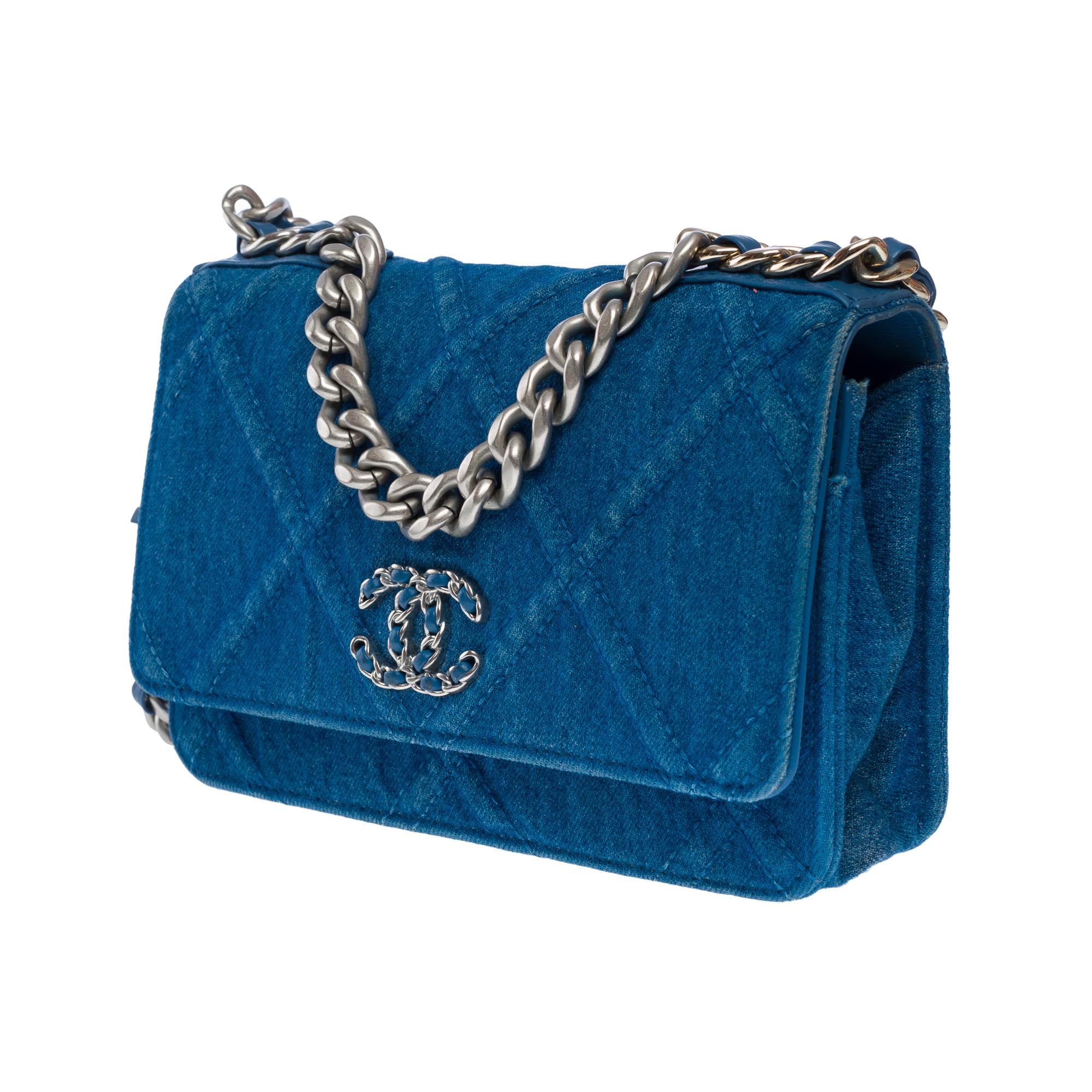 Women's Rare Chanel Wallet on Chain (WOC) 19 shoulder bag in Blue Quilted Denim For Sale