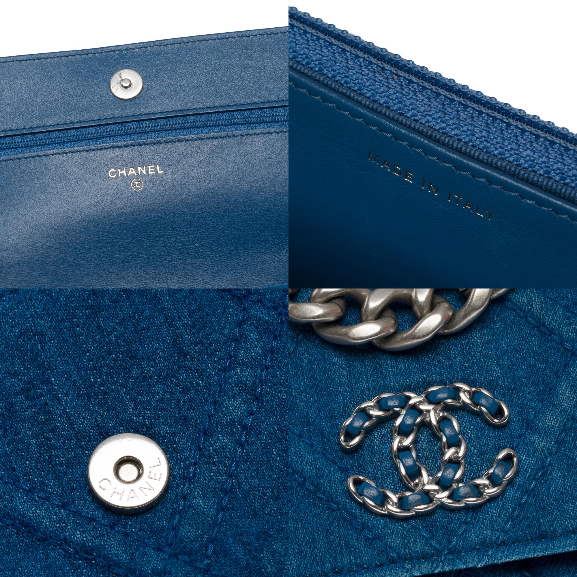 Rare Chanel Wallet on Chain (WOC) 19 shoulder bag in Blue Quilted Denim For Sale 2