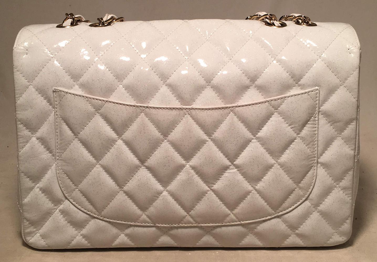 RARE Chanel White Glitter Patent Leather Maxi 2.55 Double flap Classic Shoulder Bag in very good condition. White quilted patent leather exterior with sparkling glitter throughout and gold hardware trim. Front CC twist logo closure opens a white