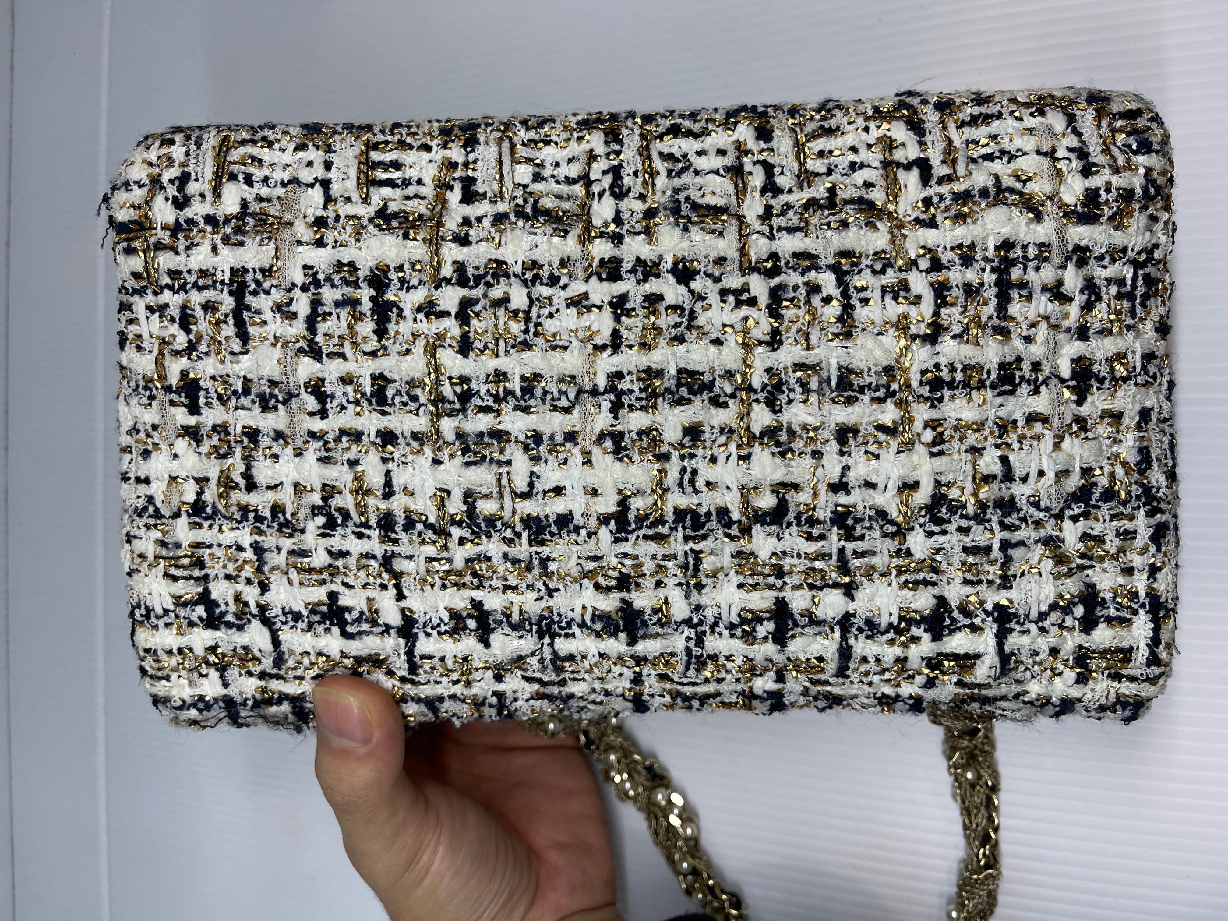 Raro Bolso Chanel Blanco Tweed Medio Westminister Flap en Bueno Estado en Jakarta, Daerah Khusus Ibukota Jakarta