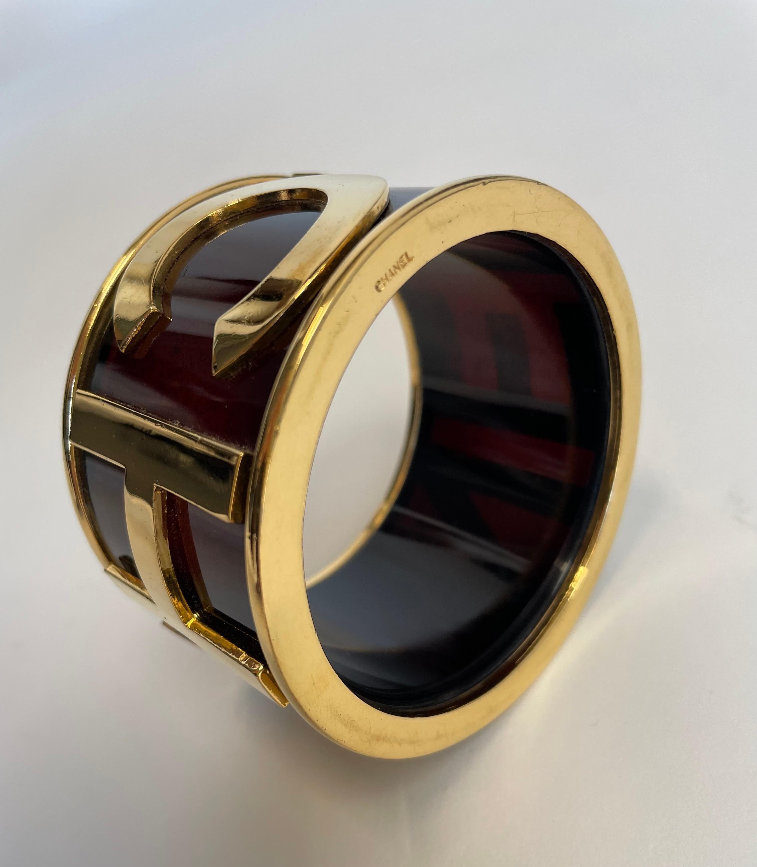 Chanel, large bracelet jonc d'origines plaqué or, printemps-été 1990 en vente 8