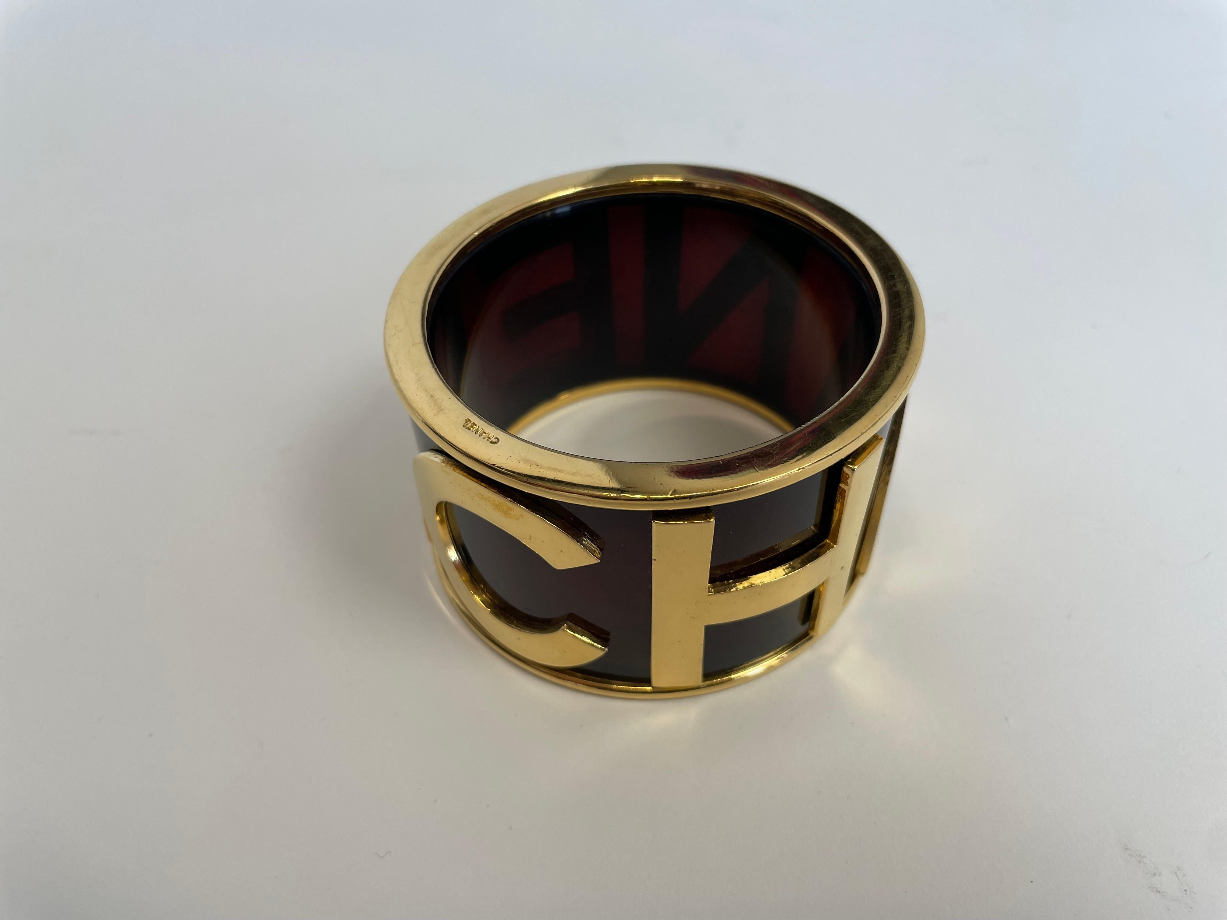 Chanel, large bracelet jonc d'origines plaqué or, printemps-été 1990 en vente 9