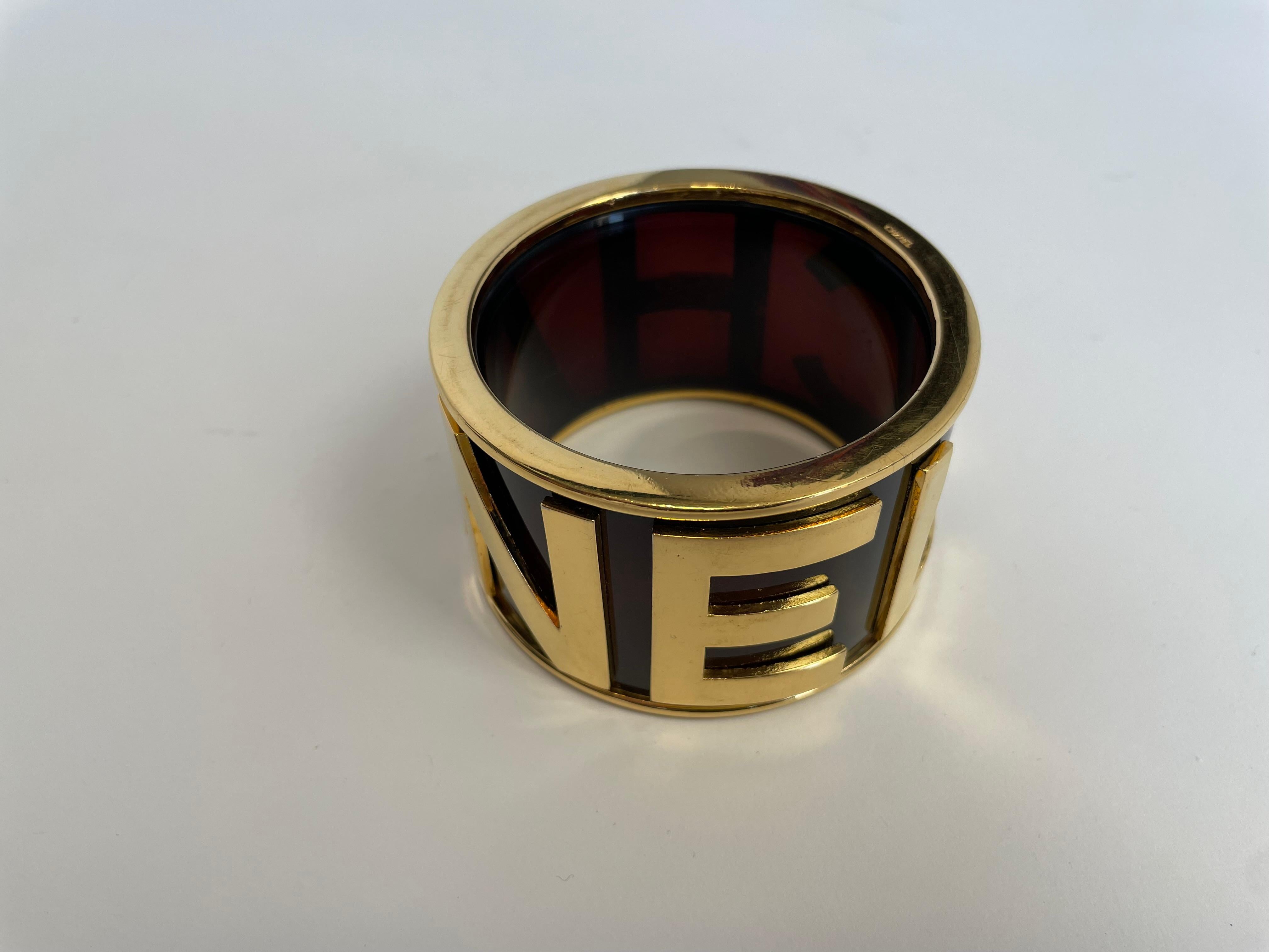 Chanel, large bracelet jonc d'origines plaqué or, printemps-été 1990 en vente 11