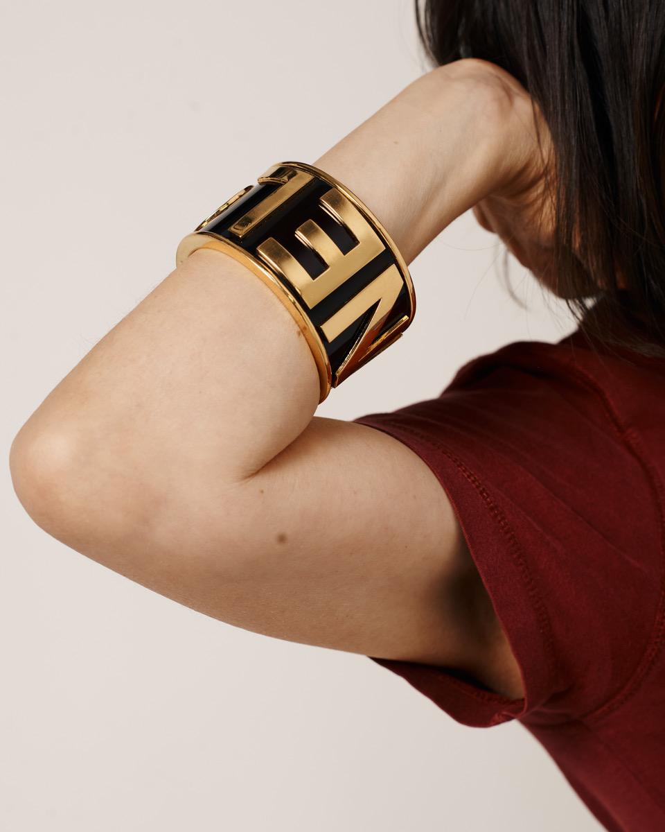 Chanel, large bracelet jonc d'origines plaqué or, printemps-été 1990 Bon état - En vente à Geneva, CH