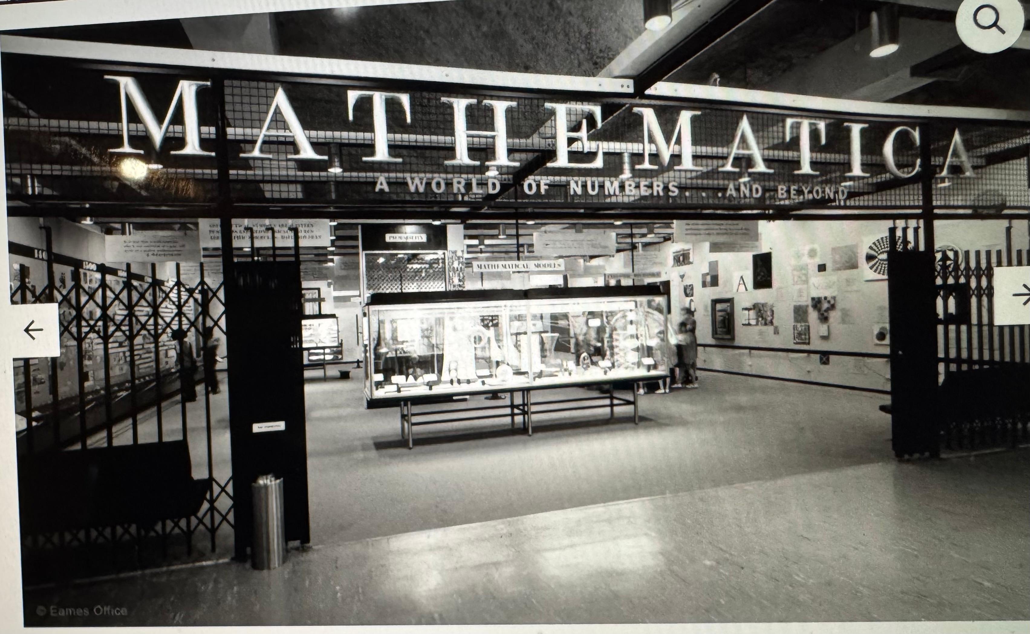  Très rare. Les sphères de cette image font partie de l'une des pièces exposées... acquise à l'origine auprès d'un employé d'IBM. 

Mathematica : A World of Numbers...and Beyond, est le titre d'une exposition présentée par IBM... L'exposition conçue