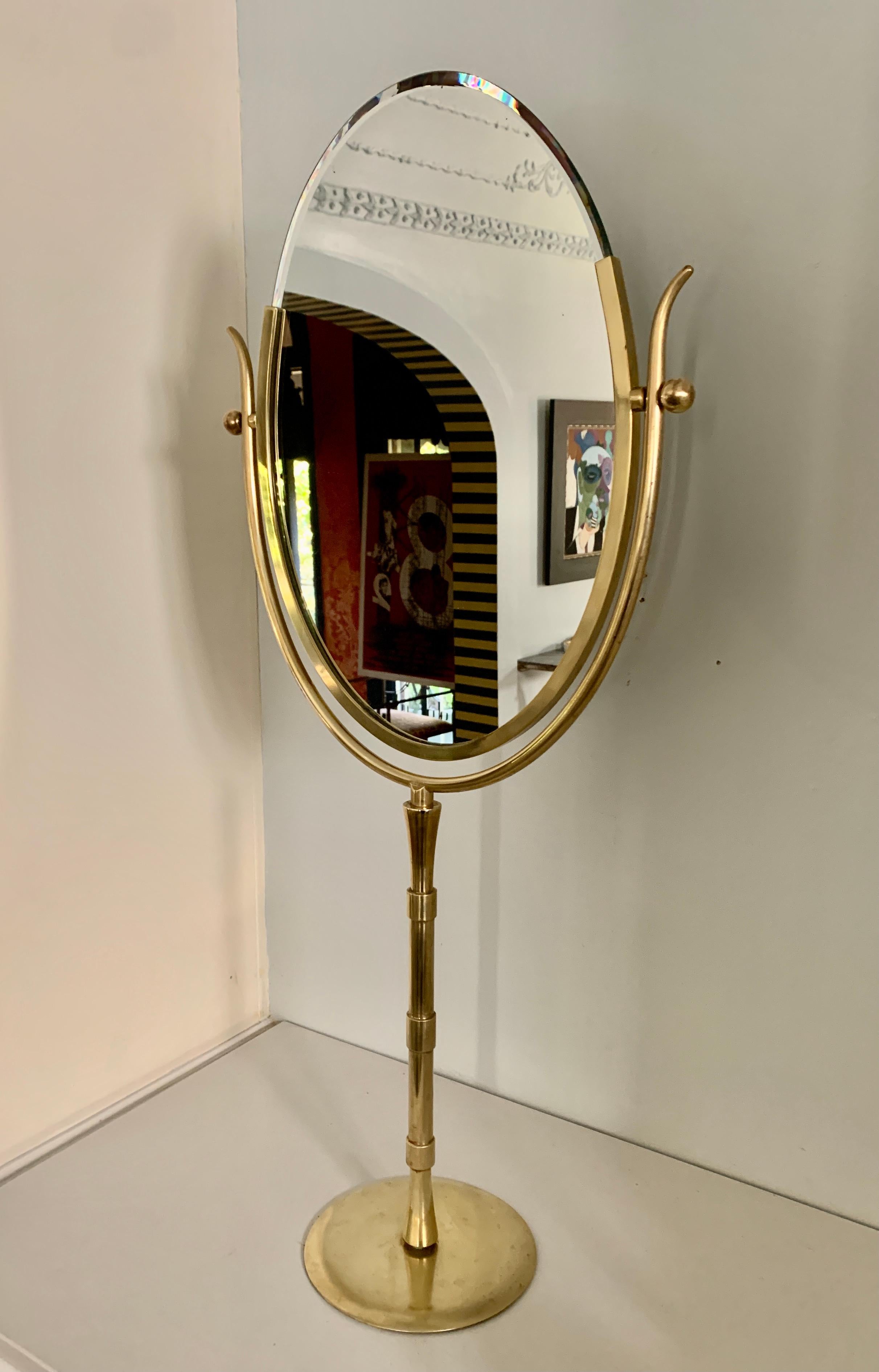 Rare miroir de coiffeuse ou de table glamour en laiton Charles Hollis Jones Bon état - En vente à Los Angeles, CA