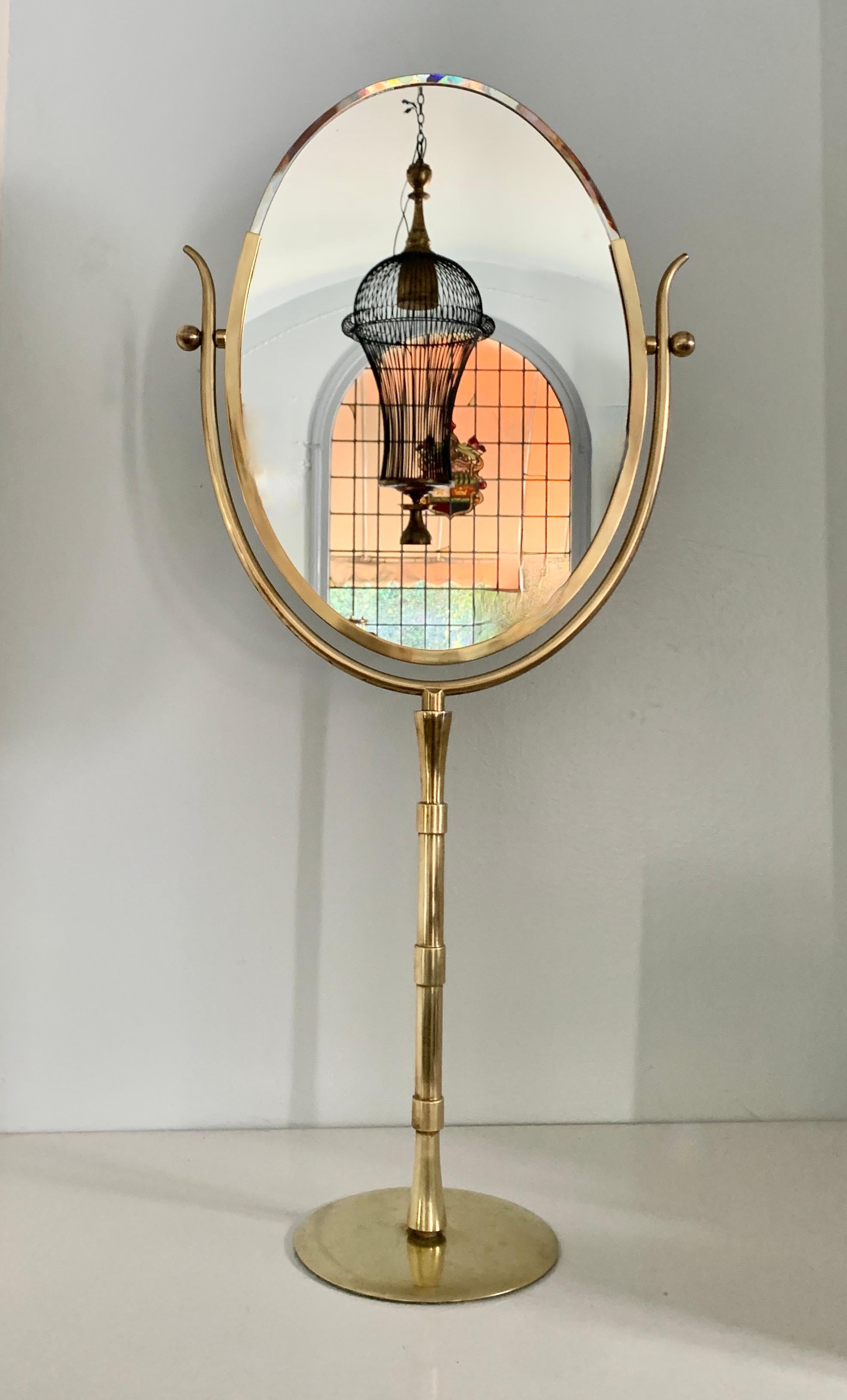 20ième siècle Rare miroir de coiffeuse ou de table glamour en laiton Charles Hollis Jones en vente