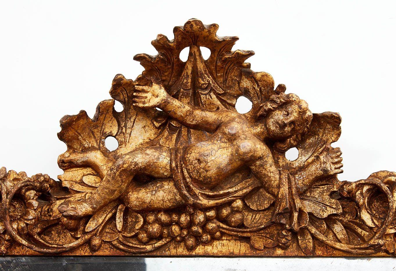 Fino al XVIII secolo Raro specchio in legno dorato Charles II in vendita