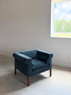 Rara poltrona dal design geometrico progettata dall'architetto Charles McMurray, in mohair