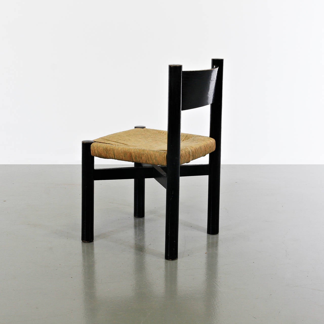 Dinning chair, model Meribel, designed by Charlotte Perriand, circa 1950.
Manufactured by Georges Blanchon (France)
Black lacquered wood base and legs, and original rush seat.

In good original condition, with minor wear consistent with age and