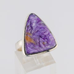 Bague en argent avec pierre précieuse rare, la charoite