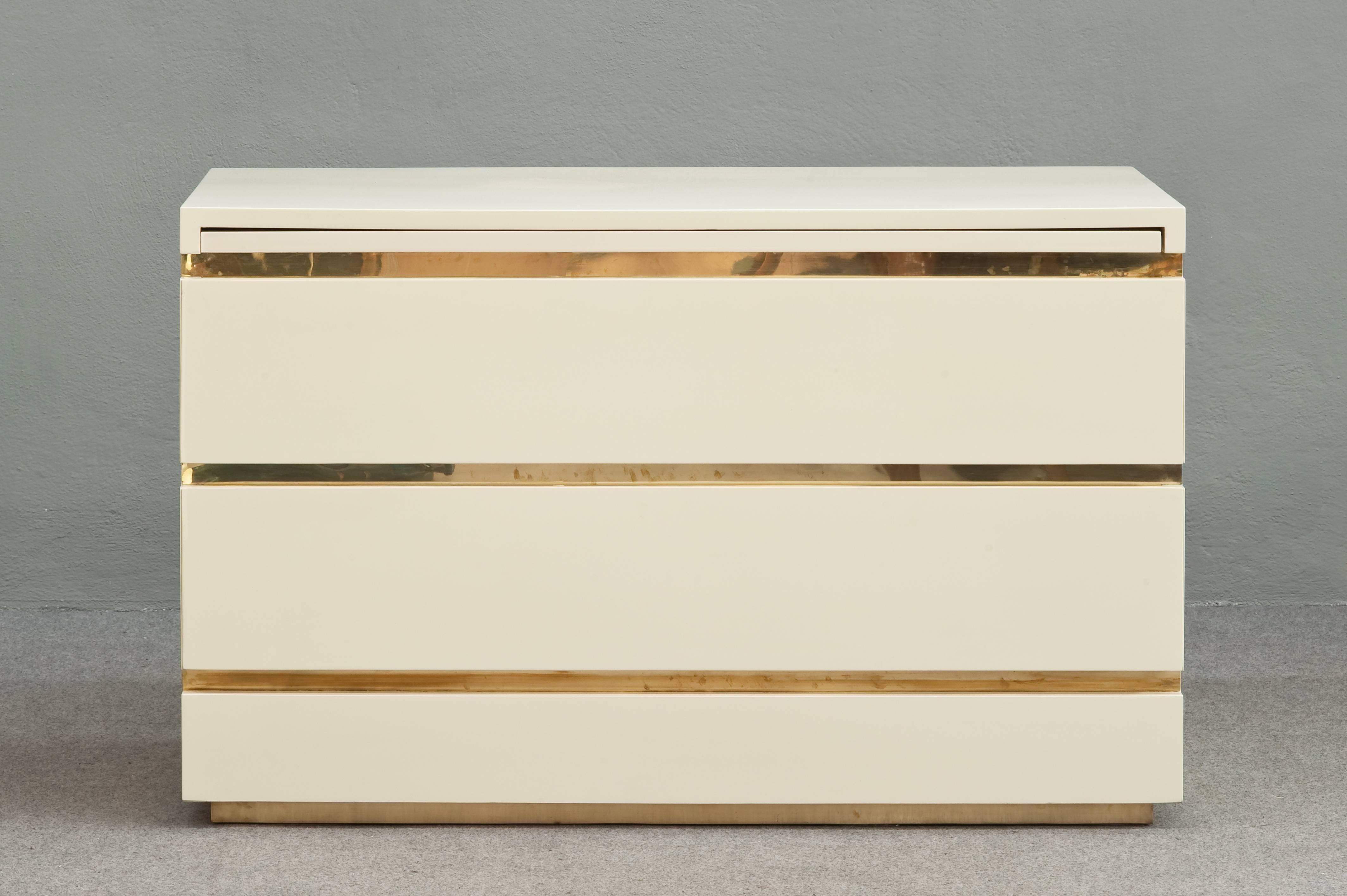 Elegant and rare chest of drawers designed by Gabriella Crespi.
Ivory lacquered wood with brass details. Signed and numbered (13).