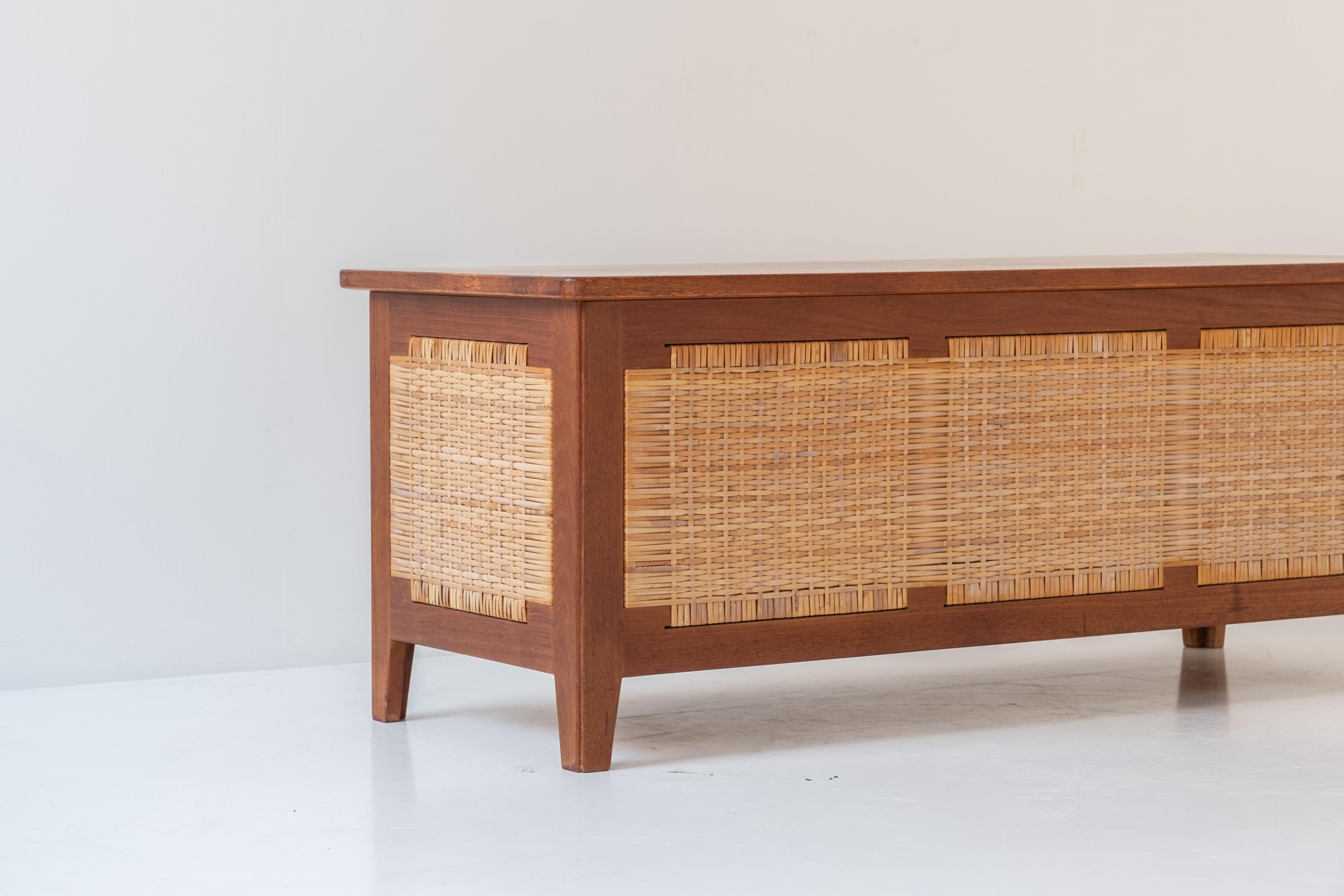 Rare chest in teak by Kai Winding for Poul Hundevad, Denmark 1960’s. In Good Condition For Sale In Antwerp, BE