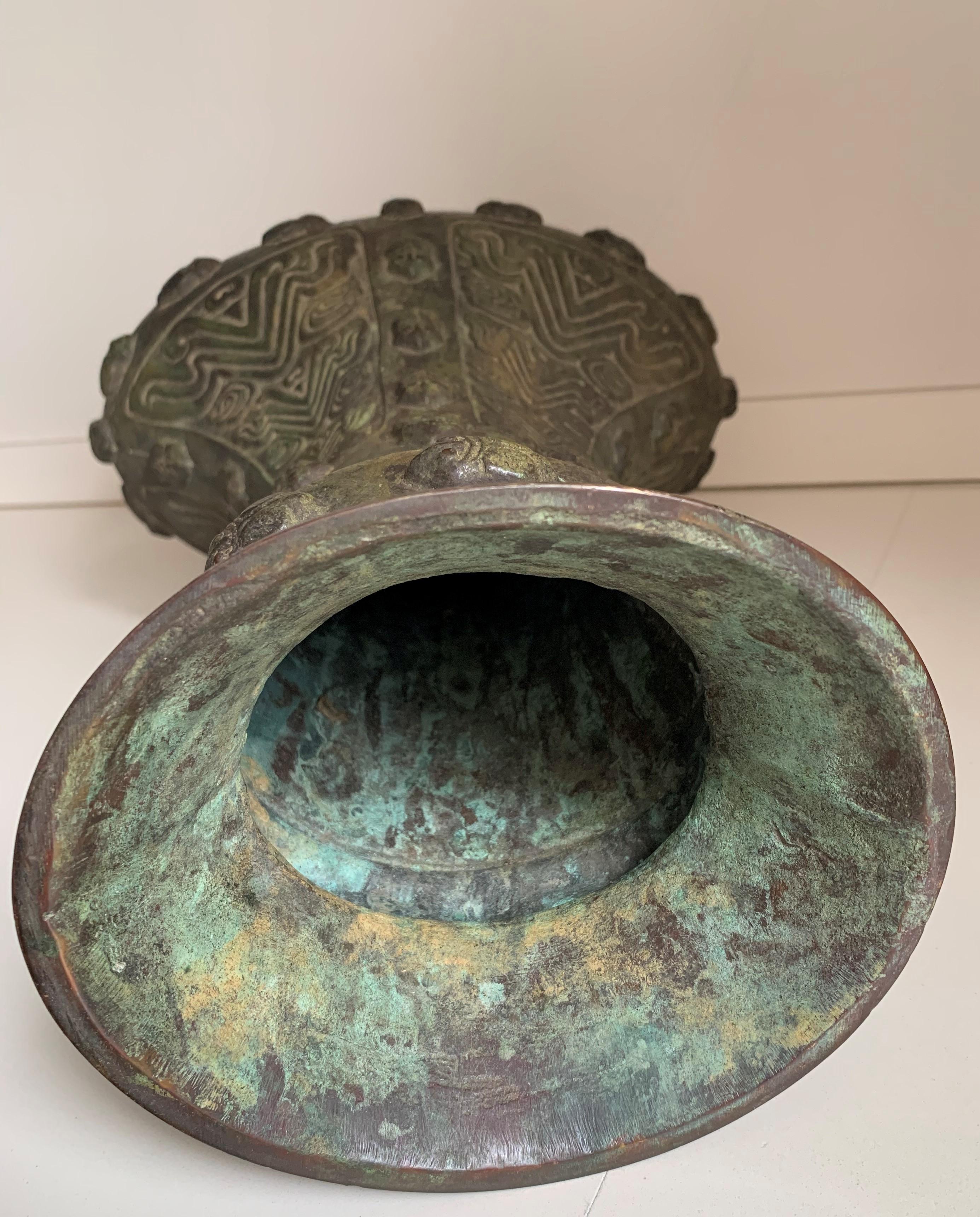 Chinese Archaistic Bronze Vase, Circa 1900 Shang Dynasty Style Gu Vessel For Sale 1