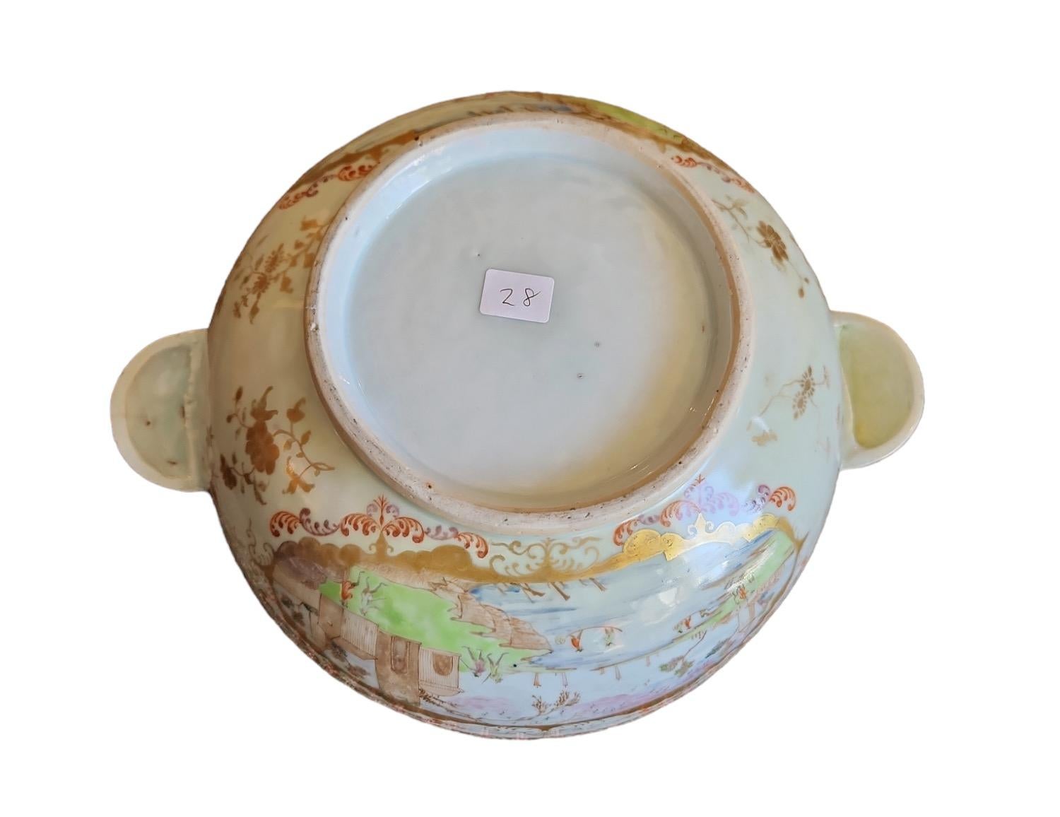 Rare Chinese Export Porcelain Covered Tureen In Good Condition For Sale In Los Angeles, CA